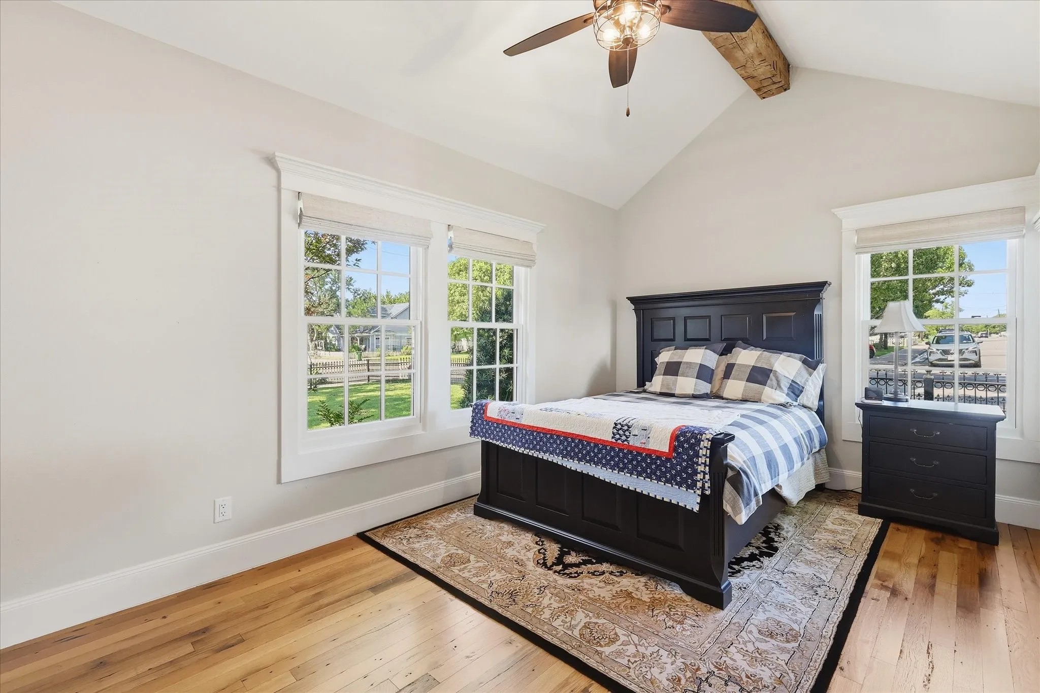 Single Family Residence For Sale in Tarrant County , 426 E Texas Street, Grapevine, Texas 76051, 3 Bedroom, 4 Bathroom, 4 Garage spaces, 2,790 Sqft, built in 1947, mls#21314096, Real Estate Agent in Grapevine, Homes For Sale in Tarrant county, Homes For Sale in Grapevine, Realtor in Grapevine Texas, Real Estate Brokerage Independent Realty Texas, Luminita Cordes Realtor