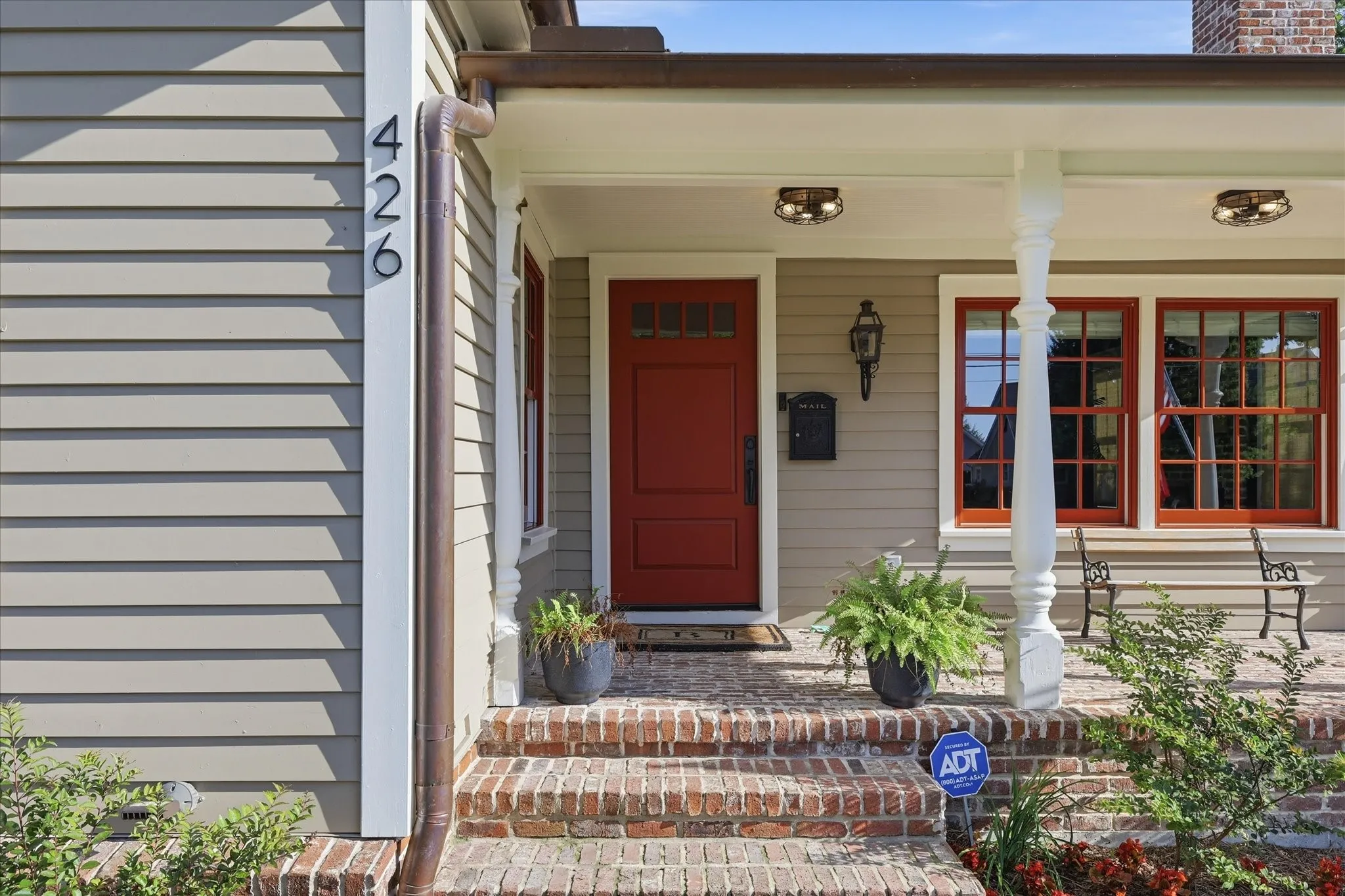 Single Family Residence For Sale in Tarrant County , 426 E Texas Street, Grapevine, Texas 76051, 3 Bedroom, 4 Bathroom, 4 Garage spaces, 2,790 Sqft, built in 1947, mls#21314096, Real Estate Agent in Grapevine, Homes For Sale in Tarrant county, Homes For Sale in Grapevine, Realtor in Grapevine Texas, Real Estate Brokerage Independent Realty Texas, Luminita Cordes Realtor