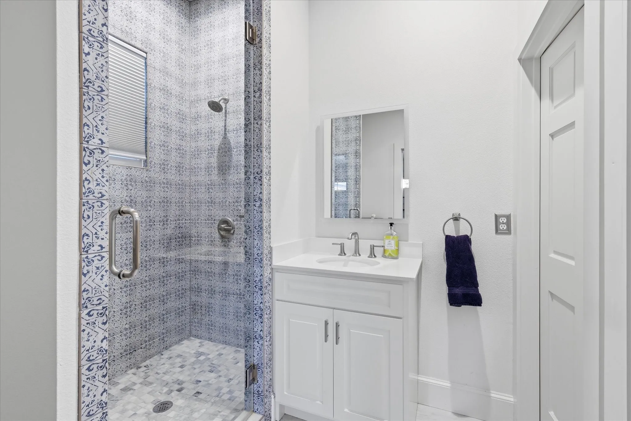 Single Family Residence For Sale in Tarrant County , 426 E Texas Street, Grapevine, Texas 76051, 3 Bedroom, 4 Bathroom, 4 Garage spaces, 2,790 Sqft, built in 1947, mls#21314096, Real Estate Agent in Grapevine, Homes For Sale in Tarrant county, Homes For Sale in Grapevine, Realtor in Grapevine Texas, Real Estate Brokerage Independent Realty Texas, Luminita Cordes Realtor