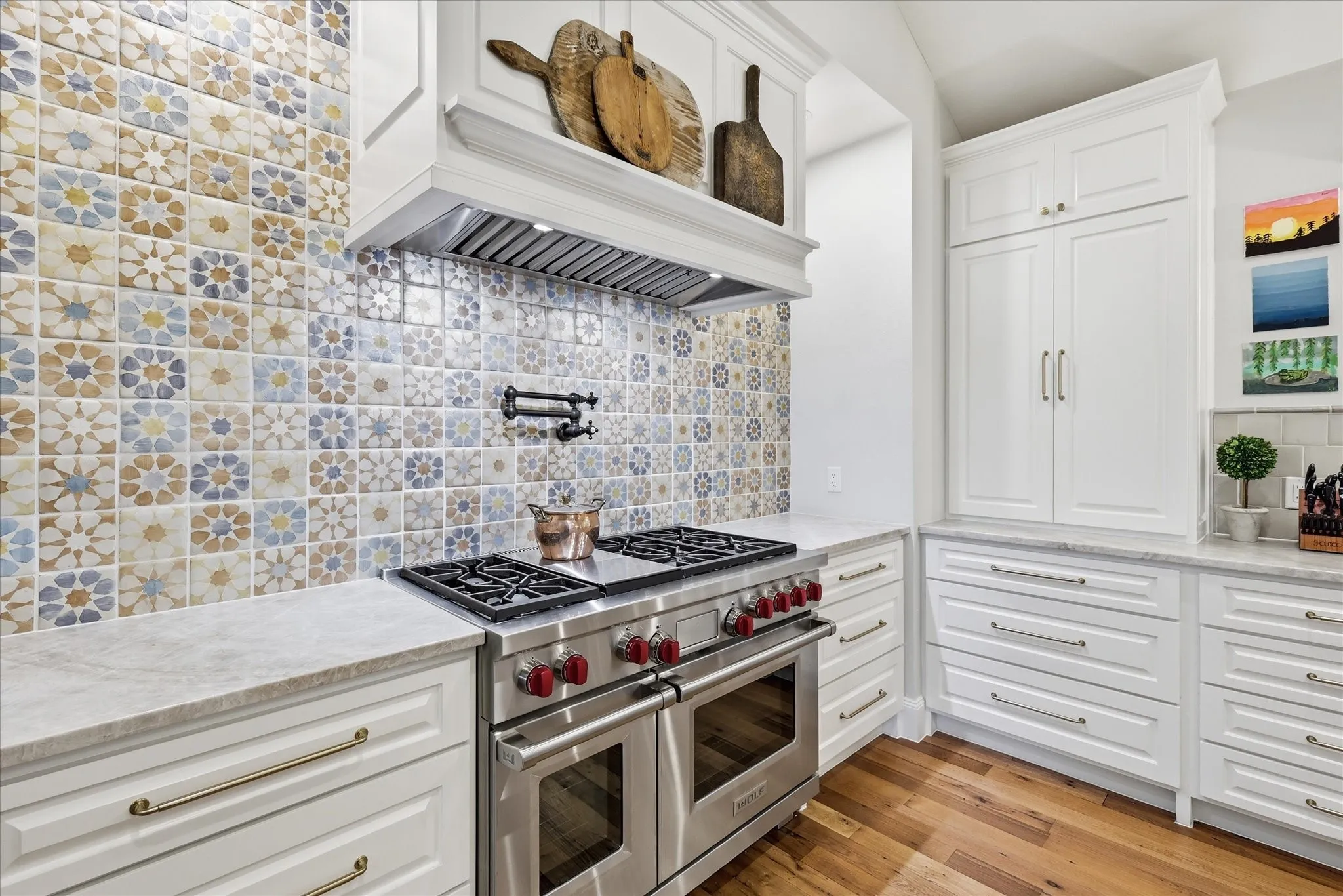 Single Family Residence For Sale in Tarrant County , 426 E Texas Street, Grapevine, Texas 76051, 3 Bedroom, 4 Bathroom, 4 Garage spaces, 2,790 Sqft, built in 1947, mls#21314096, Real Estate Agent in Grapevine, Homes For Sale in Tarrant county, Homes For Sale in Grapevine, Realtor in Grapevine Texas, Real Estate Brokerage Independent Realty Texas, Luminita Cordes Realtor