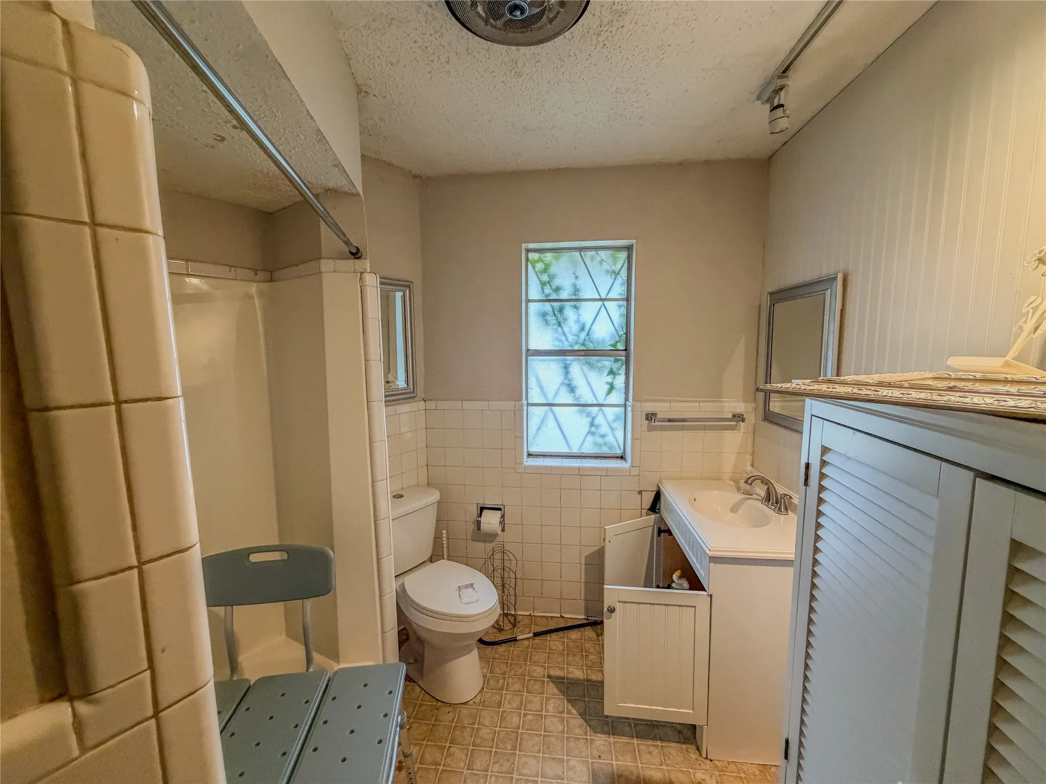 Single Family Residence For Sale in Wise County , 1411 N Business 287, Decatur, Texas 76234, 3 Bedroom, 2 Bathroom, Garage spaces, 2,070 Sqft, built in 1976, mls#21312550, Real Estate Agent in Decatur, Homes For Sale in Wise county, Homes For Sale in Decatur, Realtor in Decatur Texas, Real Estate Brokerage Independent Realty Texas, Luminita Cordes Realtor