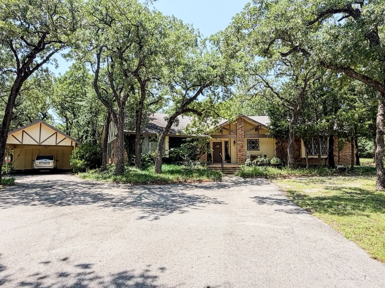 Single Family Residence For Sale in Wise County , 1411 N Business 287, Decatur, Texas 76234, 3 Bedroom, 2 Bathroom, Garage spaces, 2,070 Sqft, built in 1976, mls#21312550, Real Estate Agent in Decatur, Homes For Sale in Wise county, Homes For Sale in Decatur, Realtor in Decatur Texas, Real Estate Brokerage Independent Realty Texas, Luminita Cordes Realtor