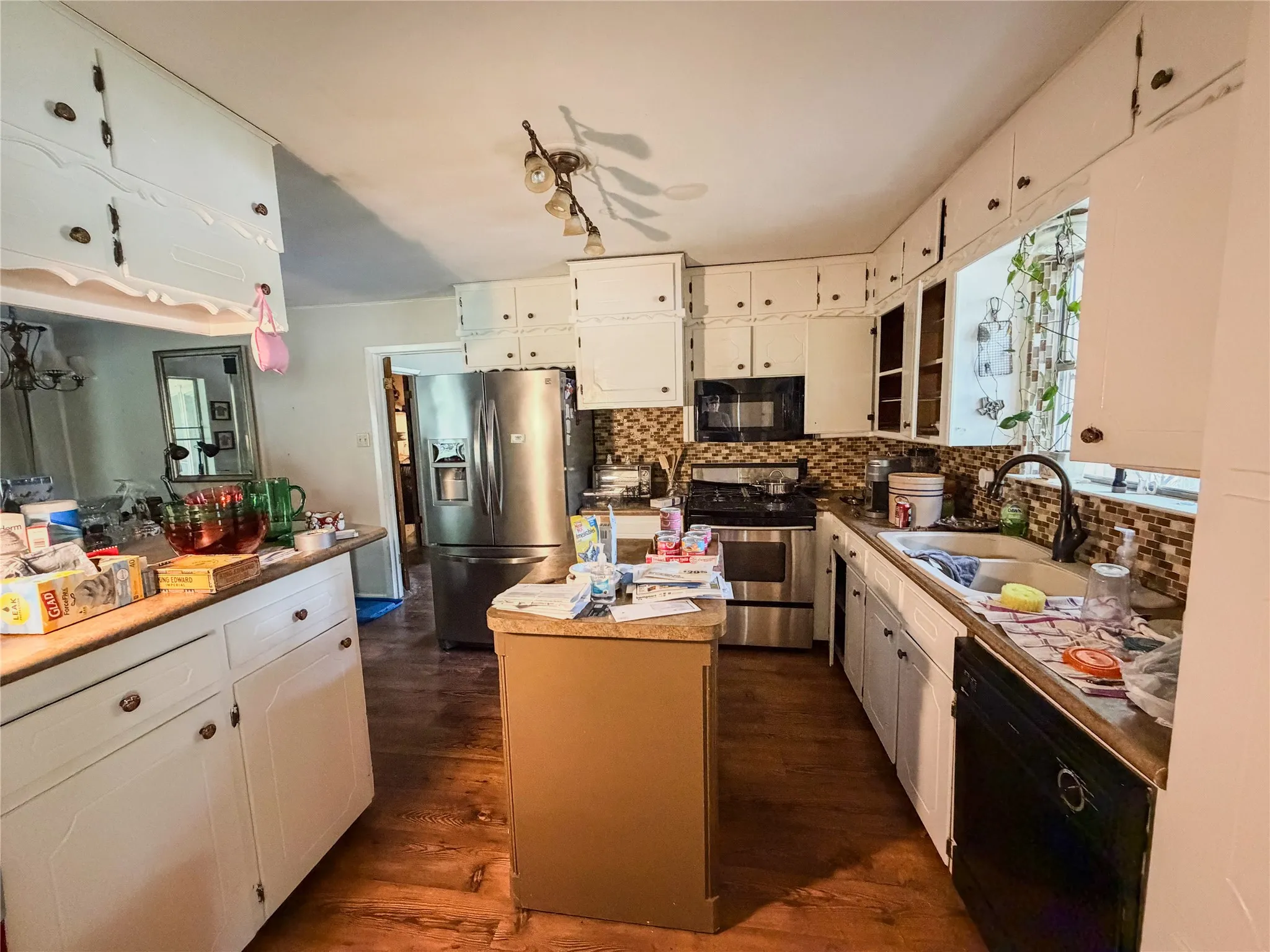 Single Family Residence For Sale in Wise County , 1411 N Business 287, Decatur, Texas 76234, 3 Bedroom, 2 Bathroom, Garage spaces, 2,070 Sqft, built in 1976, mls#21312550, Real Estate Agent in Decatur, Homes For Sale in Wise county, Homes For Sale in Decatur, Realtor in Decatur Texas, Real Estate Brokerage Independent Realty Texas, Luminita Cordes Realtor