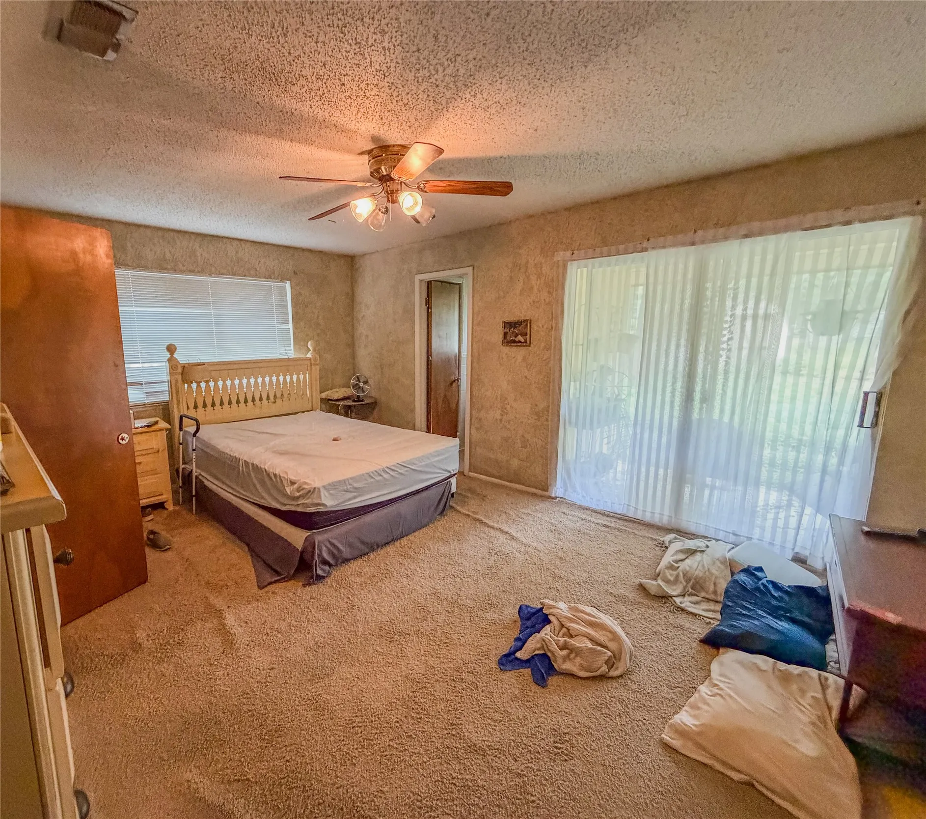 Single Family Residence For Sale in Wise County , 1411 N Business 287, Decatur, Texas 76234, 3 Bedroom, 2 Bathroom, Garage spaces, 2,070 Sqft, built in 1976, mls#21312550, Real Estate Agent in Decatur, Homes For Sale in Wise county, Homes For Sale in Decatur, Realtor in Decatur Texas, Real Estate Brokerage Independent Realty Texas, Luminita Cordes Realtor