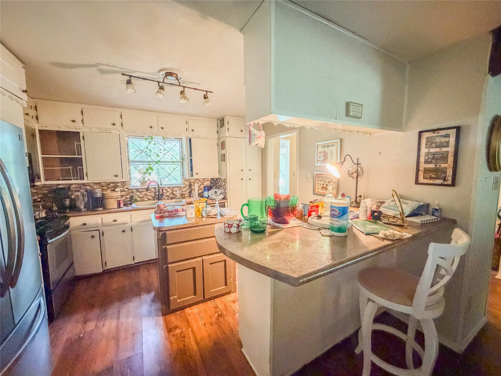 Single Family Residence For Sale in Wise County , 1411 N Business 287, Decatur, Texas 76234, 3 Bedroom, 2 Bathroom, Garage spaces, 2,070 Sqft, built in 1976, mls#21312550, Real Estate Agent in Decatur, Homes For Sale in Wise county, Homes For Sale in Decatur, Realtor in Decatur Texas, Real Estate Brokerage Independent Realty Texas, Luminita Cordes Realtor