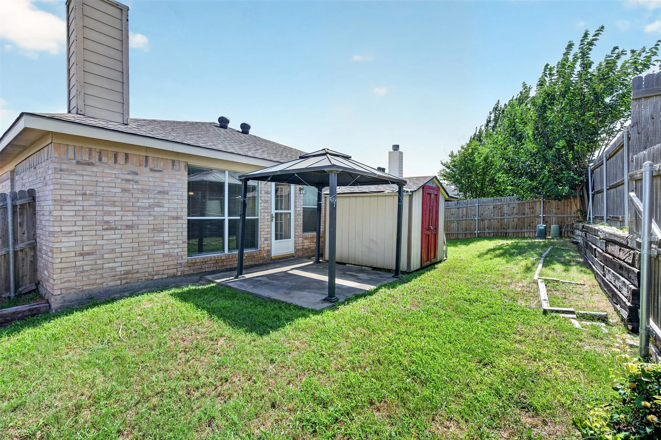 Single Family Residence For Sale in Tarrant County , 10208 Dallam Lane, Fort Worth, Texas 76108, 4 Bedroom, 2 Bathroom, 2 Garage spaces, 1,890 Sqft, built in 2003, mls#21312159, Real Estate Agent in Fort Worth, Homes For Sale in Tarrant county, Homes For Sale in Fort Worth, Realtor in Fort Worth Texas, Real Estate Brokerage Independent Realty Texas, Luminita Cordes Realtor