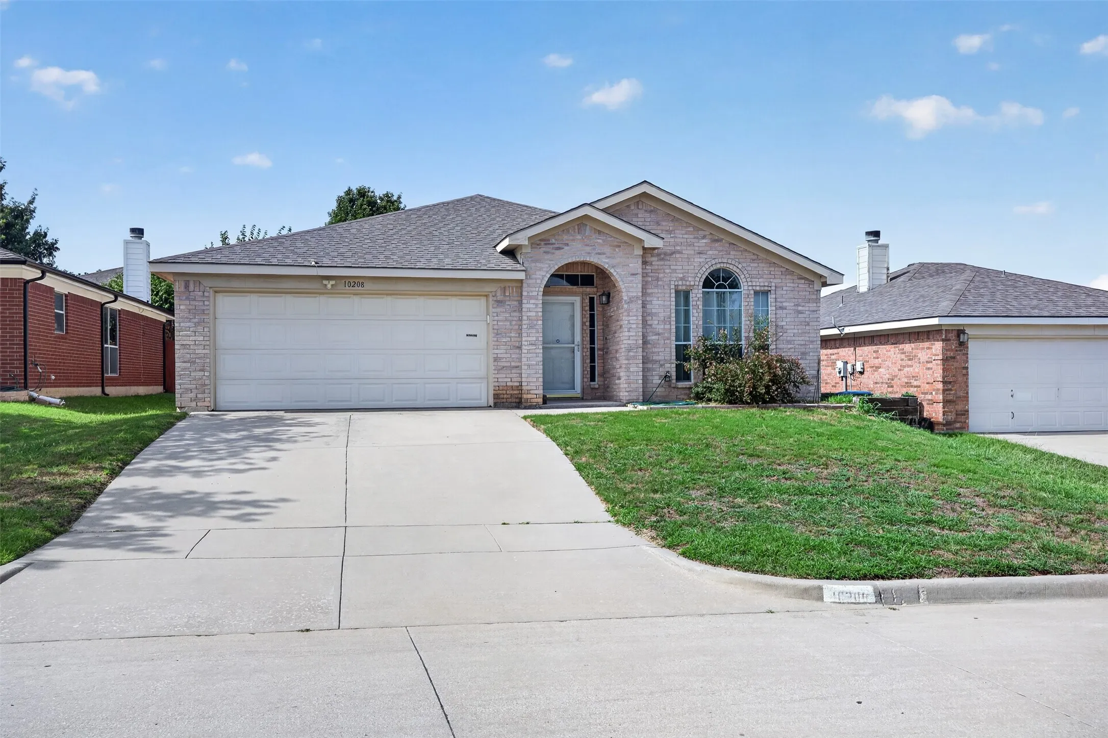 Single Family Residence For Sale in Tarrant County , 10208 Dallam Lane, Fort Worth, Texas 76108, 4 Bedroom, 2 Bathroom, 2 Garage spaces, 1,890 Sqft, built in 2003, mls#21312159, Real Estate Agent in Fort Worth, Homes For Sale in Tarrant county, Homes For Sale in Fort Worth, Realtor in Fort Worth Texas, Real Estate Brokerage Independent Realty Texas, Luminita Cordes Realtor