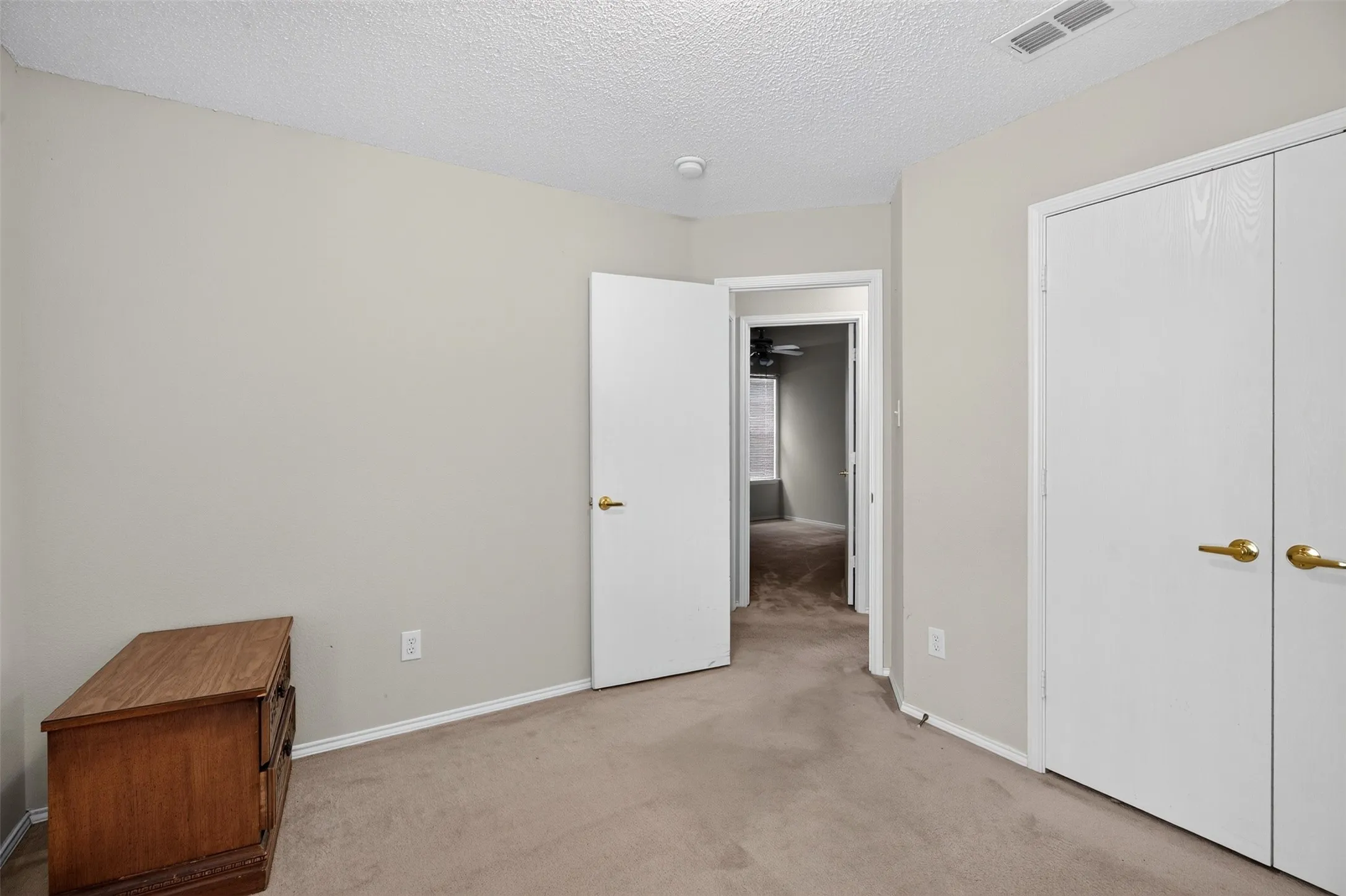 Single Family Residence For Sale in Tarrant County , 10208 Dallam Lane, Fort Worth, Texas 76108, 4 Bedroom, 2 Bathroom, 2 Garage spaces, 1,890 Sqft, built in 2003, mls#21312159, Real Estate Agent in Fort Worth, Homes For Sale in Tarrant county, Homes For Sale in Fort Worth, Realtor in Fort Worth Texas, Real Estate Brokerage Independent Realty Texas, Luminita Cordes Realtor