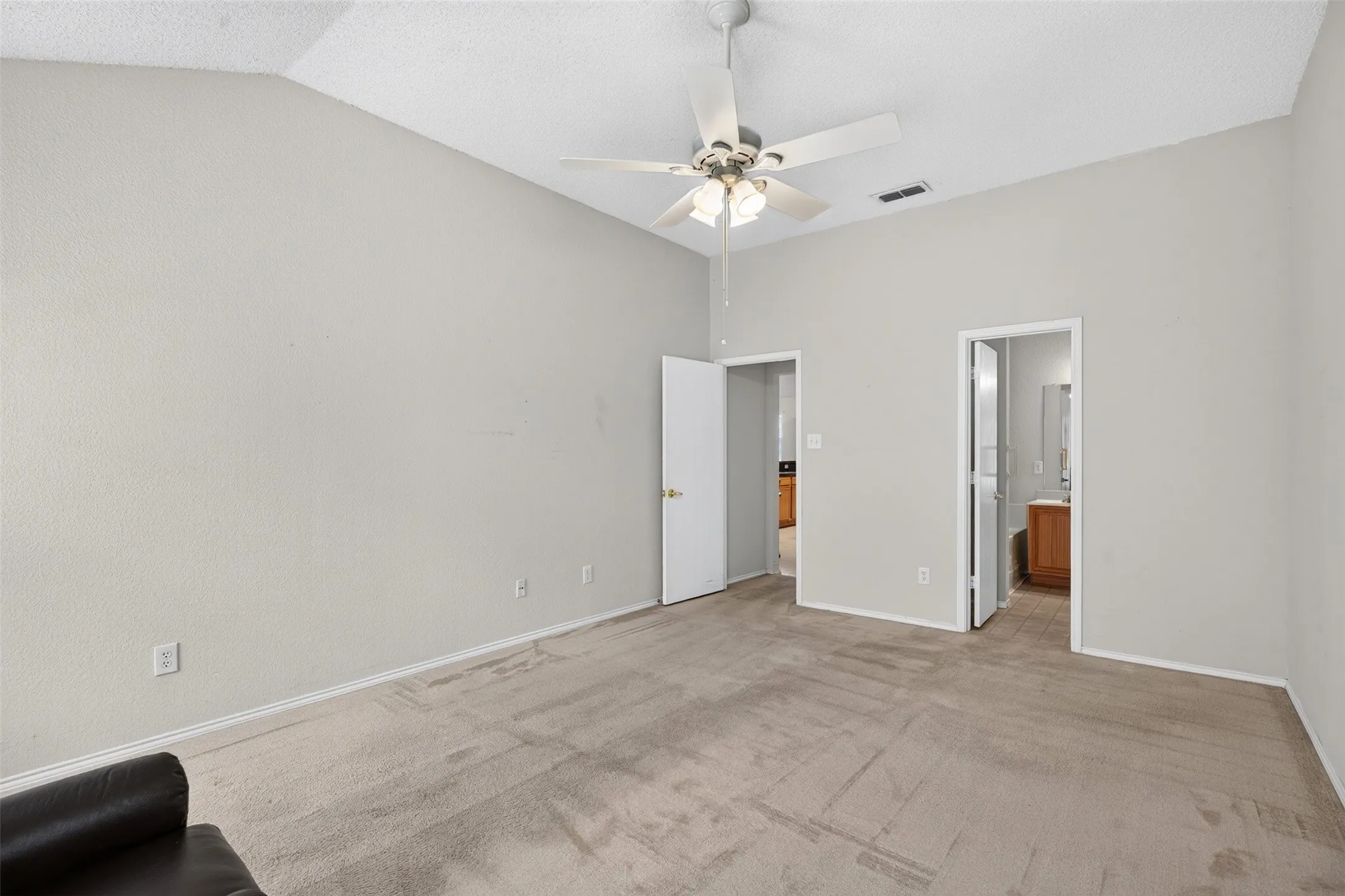 Single Family Residence For Sale in Tarrant County , 10208 Dallam Lane, Fort Worth, Texas 76108, 4 Bedroom, 2 Bathroom, 2 Garage spaces, 1,890 Sqft, built in 2003, mls#21312159, Real Estate Agent in Fort Worth, Homes For Sale in Tarrant county, Homes For Sale in Fort Worth, Realtor in Fort Worth Texas, Real Estate Brokerage Independent Realty Texas, Luminita Cordes Realtor
