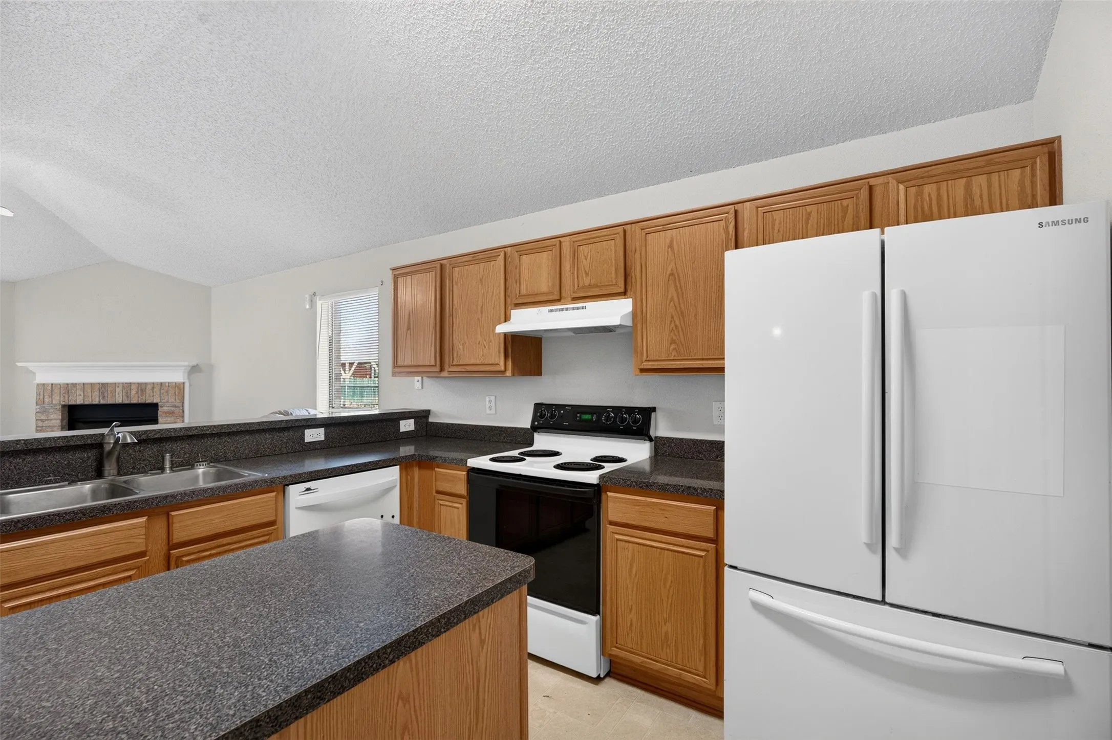 Single Family Residence For Sale in Tarrant County , 10208 Dallam Lane, Fort Worth, Texas 76108, 4 Bedroom, 2 Bathroom, 2 Garage spaces, 1,890 Sqft, built in 2003, mls#21312159, Real Estate Agent in Fort Worth, Homes For Sale in Tarrant county, Homes For Sale in Fort Worth, Realtor in Fort Worth Texas, Real Estate Brokerage Independent Realty Texas, Luminita Cordes Realtor