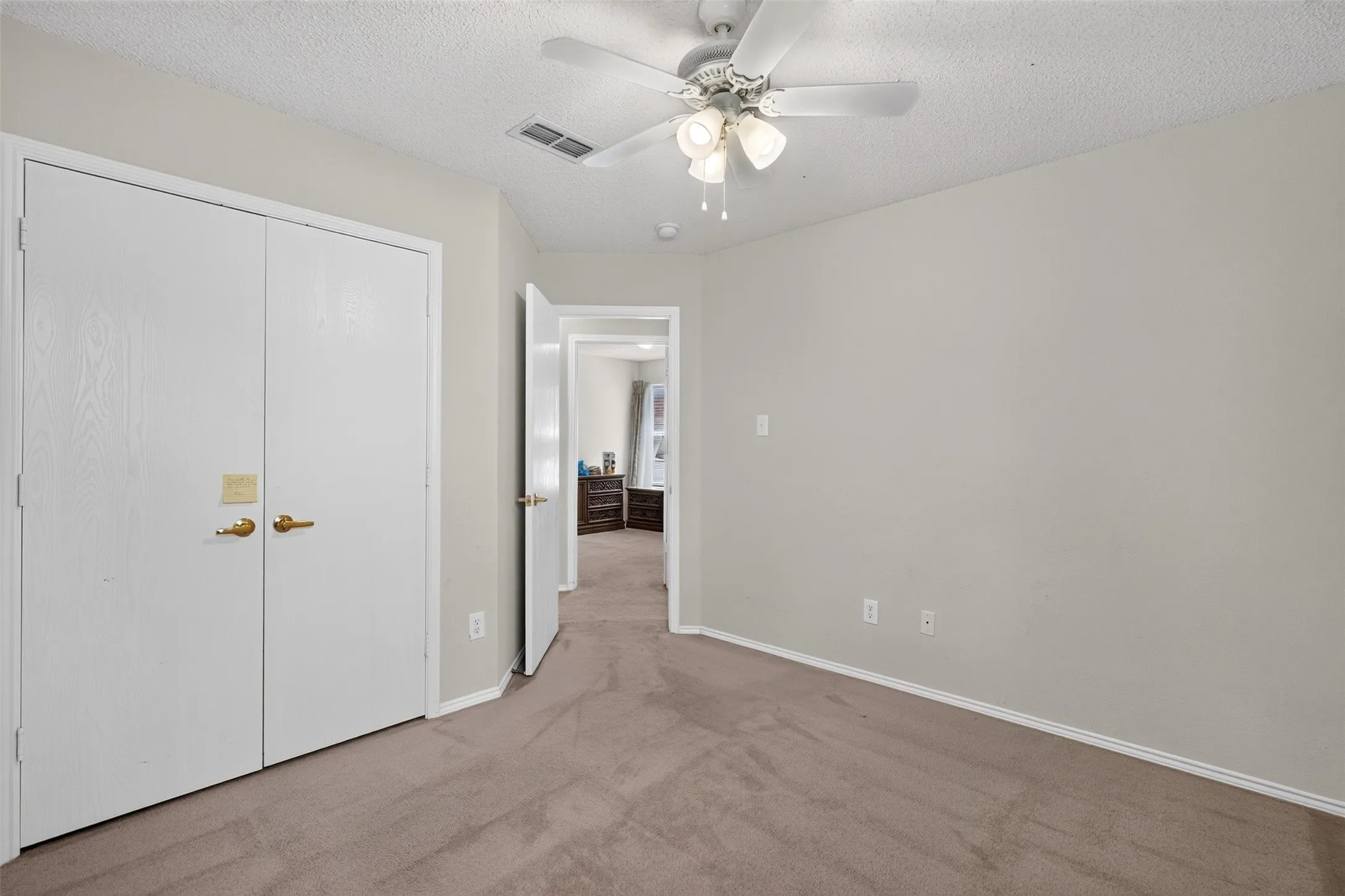 Single Family Residence For Sale in Tarrant County , 10208 Dallam Lane, Fort Worth, Texas 76108, 4 Bedroom, 2 Bathroom, 2 Garage spaces, 1,890 Sqft, built in 2003, mls#21312159, Real Estate Agent in Fort Worth, Homes For Sale in Tarrant county, Homes For Sale in Fort Worth, Realtor in Fort Worth Texas, Real Estate Brokerage Independent Realty Texas, Luminita Cordes Realtor