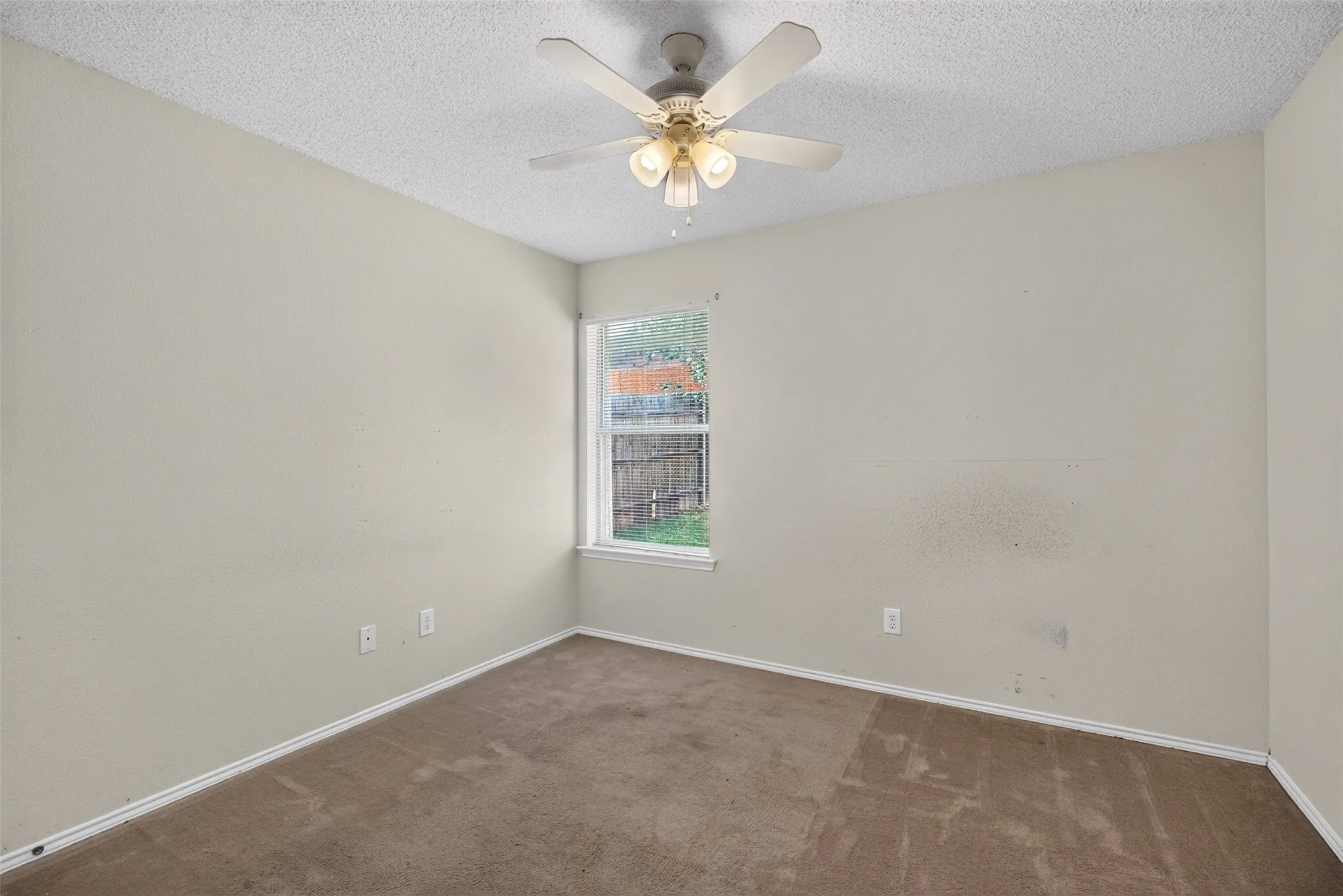 Single Family Residence For Sale in Tarrant County , 10208 Dallam Lane, Fort Worth, Texas 76108, 4 Bedroom, 2 Bathroom, 2 Garage spaces, 1,890 Sqft, built in 2003, mls#21312159, Real Estate Agent in Fort Worth, Homes For Sale in Tarrant county, Homes For Sale in Fort Worth, Realtor in Fort Worth Texas, Real Estate Brokerage Independent Realty Texas, Luminita Cordes Realtor