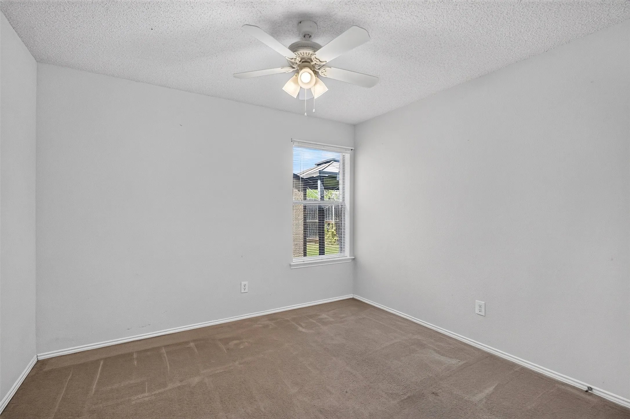 Single Family Residence For Sale in Tarrant County , 10208 Dallam Lane, Fort Worth, Texas 76108, 4 Bedroom, 2 Bathroom, 2 Garage spaces, 1,890 Sqft, built in 2003, mls#21312159, Real Estate Agent in Fort Worth, Homes For Sale in Tarrant county, Homes For Sale in Fort Worth, Realtor in Fort Worth Texas, Real Estate Brokerage Independent Realty Texas, Luminita Cordes Realtor