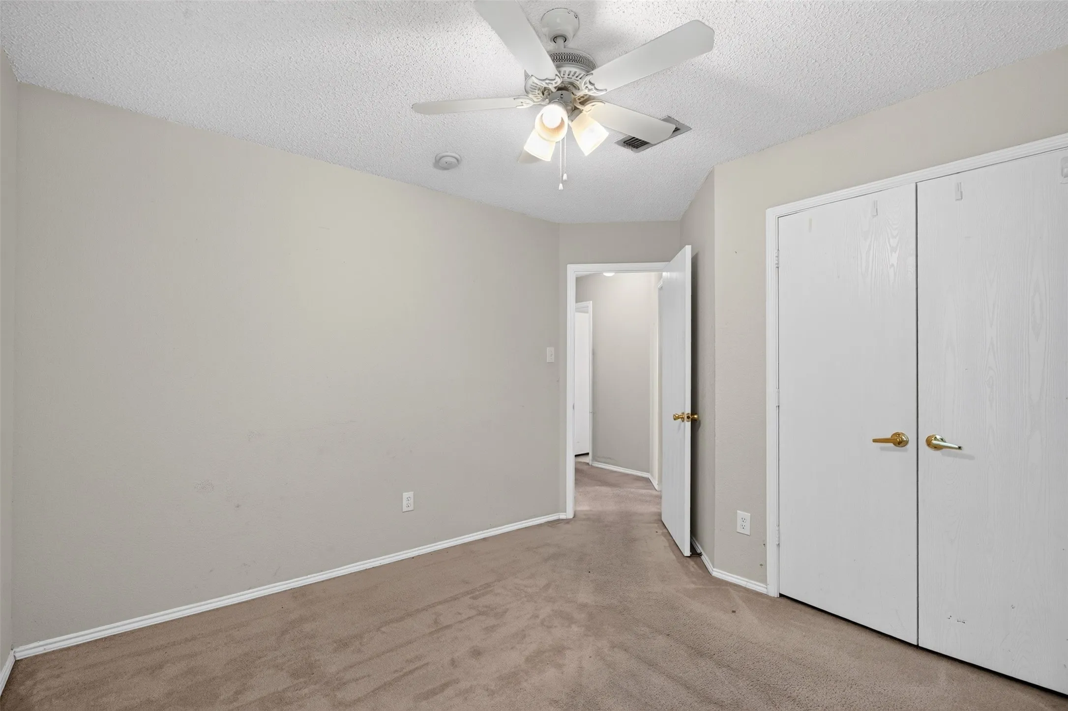 Single Family Residence For Sale in Tarrant County , 10208 Dallam Lane, Fort Worth, Texas 76108, 4 Bedroom, 2 Bathroom, 2 Garage spaces, 1,890 Sqft, built in 2003, mls#21312159, Real Estate Agent in Fort Worth, Homes For Sale in Tarrant county, Homes For Sale in Fort Worth, Realtor in Fort Worth Texas, Real Estate Brokerage Independent Realty Texas, Luminita Cordes Realtor