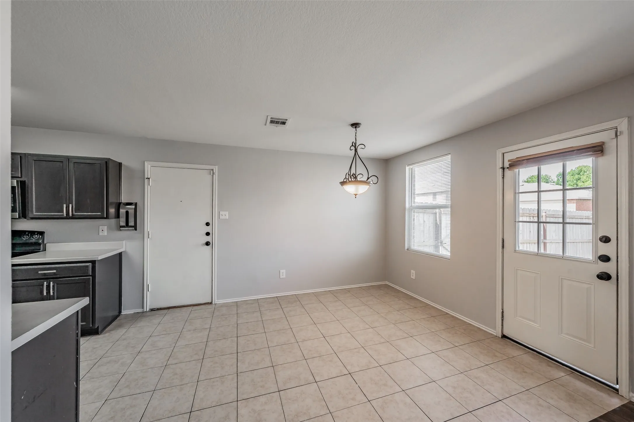 Single Family Residence For Sale in Dallas County , 3015 Goldenrod Drive, Lancaster, Texas 75134, 3 Bedroom, 2 Bathroom, 2 Garage spaces, 1,974 Sqft, built in 2006, mls#21314613, Real Estate Agent in Lancaster, Homes For Sale in Dallas county, Homes For Sale in Lancaster, Realtor in Lancaster Texas, Real Estate Brokerage Independent Realty Texas, Luminita Cordes Realtor