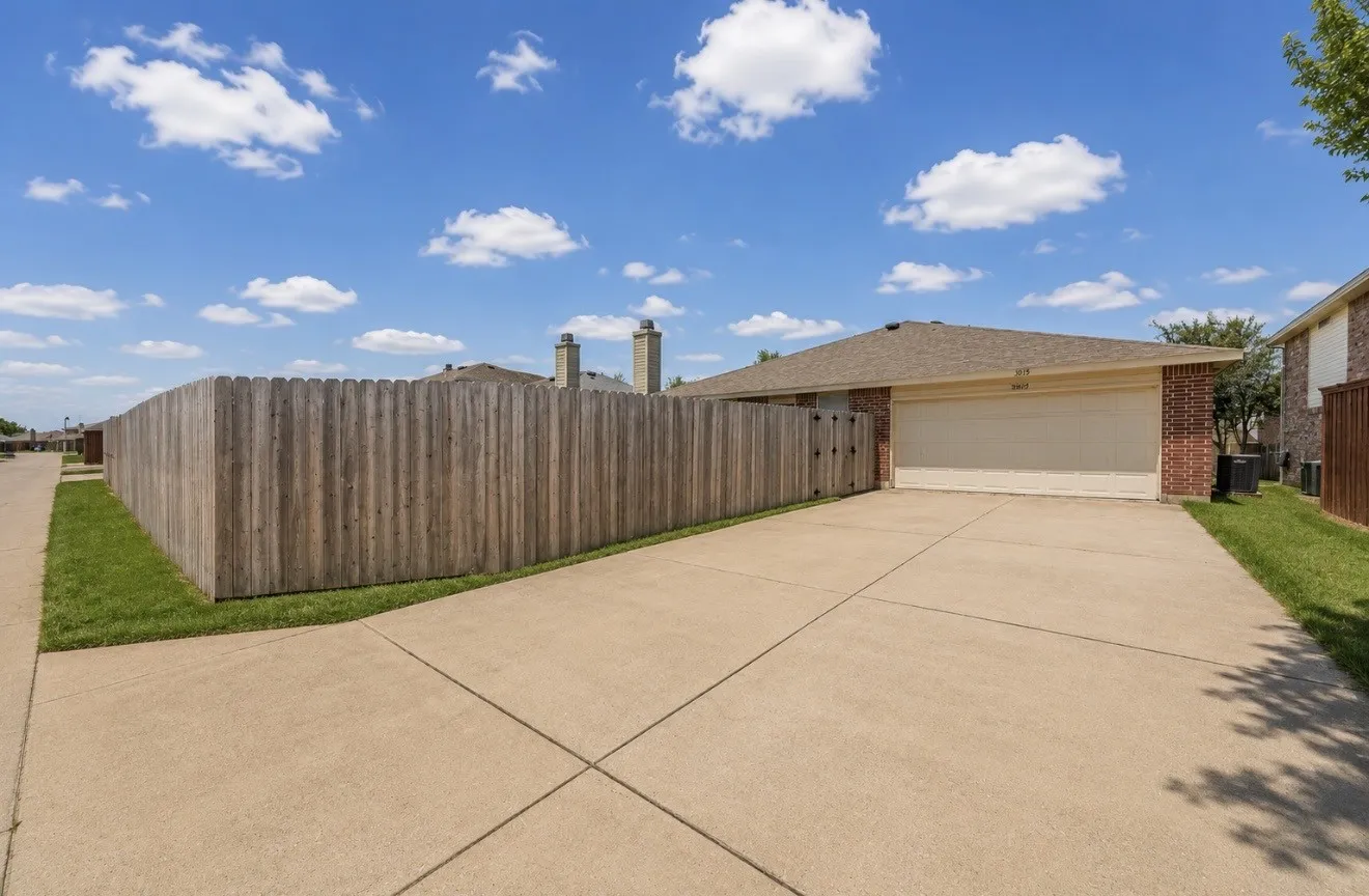 Single Family Residence For Sale in Dallas County , 3015 Goldenrod Drive, Lancaster, Texas 75134, 3 Bedroom, 2 Bathroom, 2 Garage spaces, 1,974 Sqft, built in 2006, mls#21314613, Real Estate Agent in Lancaster, Homes For Sale in Dallas county, Homes For Sale in Lancaster, Realtor in Lancaster Texas, Real Estate Brokerage Independent Realty Texas, Luminita Cordes Realtor
