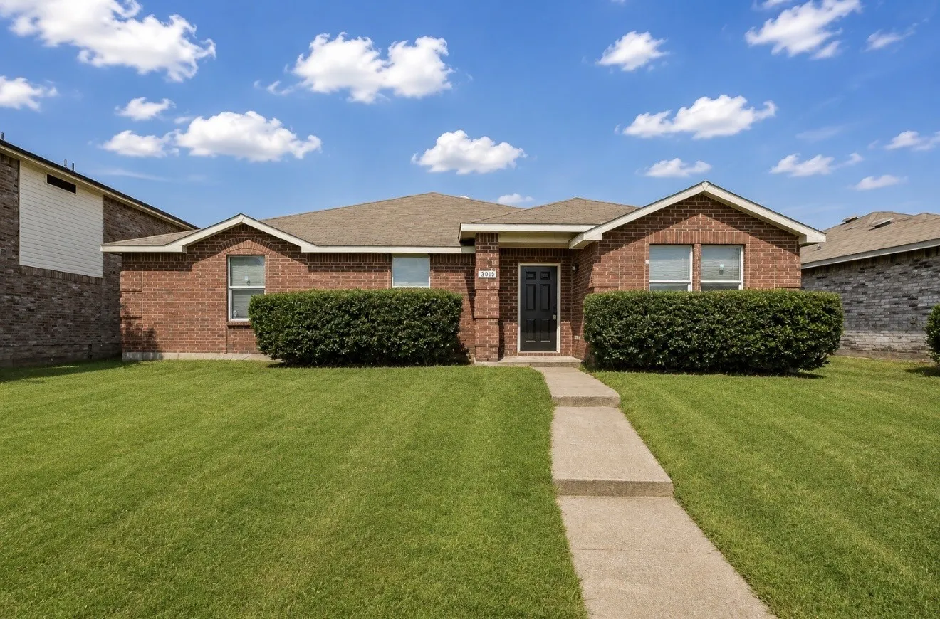 Single Family Residence For Sale in Dallas County , 3015 Goldenrod Drive, Lancaster, Texas 75134, 3 Bedroom, 2 Bathroom, 2 Garage spaces, 1,974 Sqft, built in 2006, mls#21314613, Real Estate Agent in Lancaster, Homes For Sale in Dallas county, Homes For Sale in Lancaster, Realtor in Lancaster Texas, Real Estate Brokerage Independent Realty Texas, Luminita Cordes Realtor