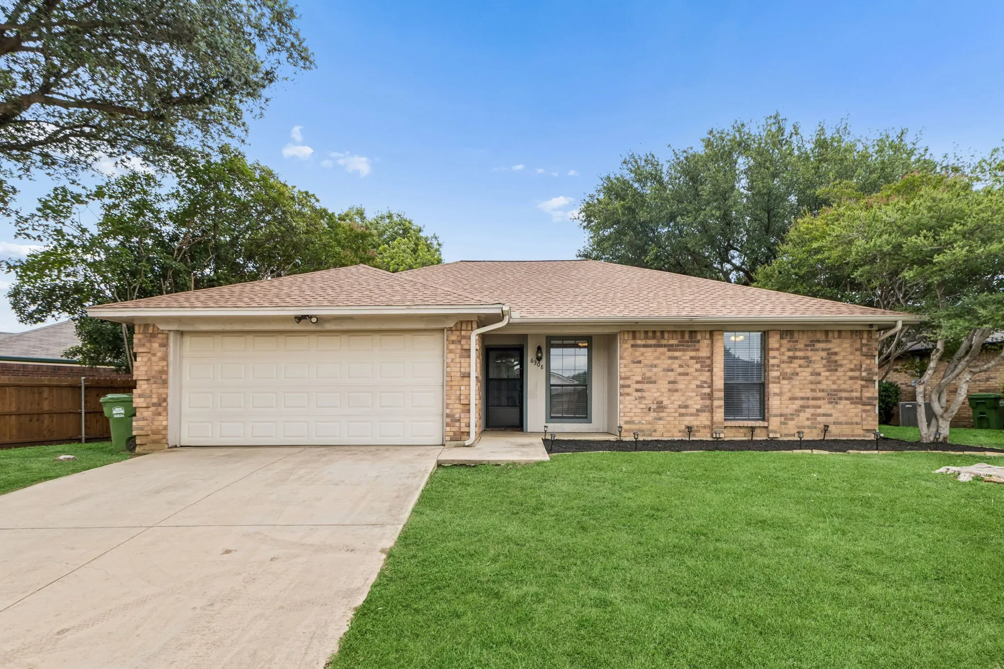 Single Family Residence For Sale in Tarrant County , 6308 Hunters Glen Drive, Watauga, Texas 76148, 3 Bedroom, 2 Bathroom, 2 Garage spaces, 1,174 Sqft, built in 1986, mls#21314634, Real Estate Agent in Watauga, Homes For Sale in Tarrant county, Homes For Sale in Watauga, Realtor in Watauga Texas, Real Estate Brokerage Independent Realty Texas, Luminita Cordes Realtor
