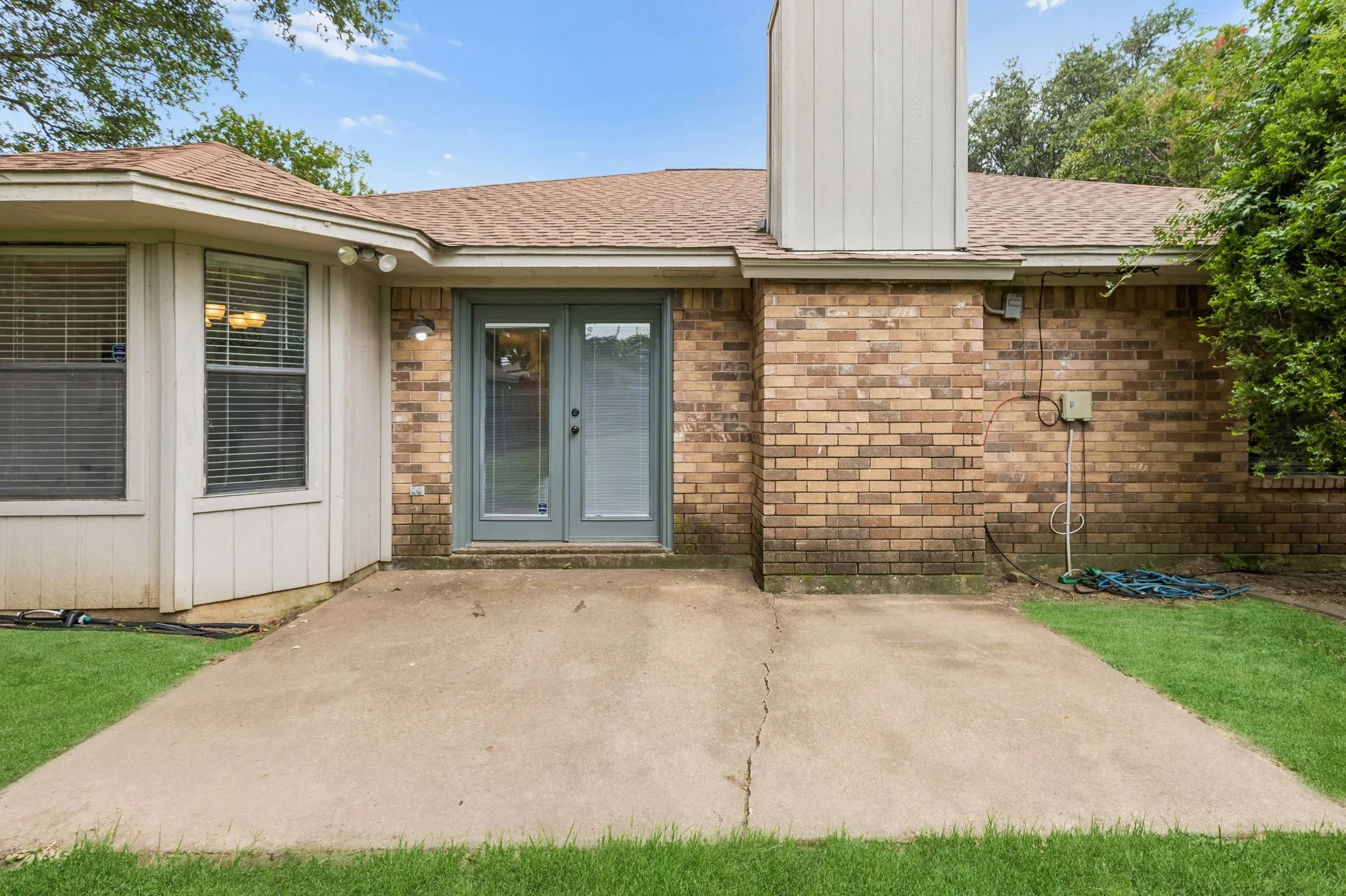 Single Family Residence For Sale in Tarrant County , 6308 Hunters Glen Drive, Watauga, Texas 76148, 3 Bedroom, 2 Bathroom, 2 Garage spaces, 1,174 Sqft, built in 1986, mls#21314634, Real Estate Agent in Watauga, Homes For Sale in Tarrant county, Homes For Sale in Watauga, Realtor in Watauga Texas, Real Estate Brokerage Independent Realty Texas, Luminita Cordes Realtor