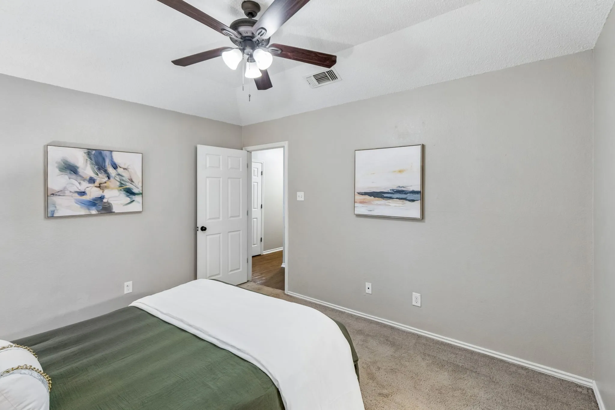 Single Family Residence For Sale in Tarrant County , 6308 Hunters Glen Drive, Watauga, Texas 76148, 3 Bedroom, 2 Bathroom, 2 Garage spaces, 1,174 Sqft, built in 1986, mls#21314634, Real Estate Agent in Watauga, Homes For Sale in Tarrant county, Homes For Sale in Watauga, Realtor in Watauga Texas, Real Estate Brokerage Independent Realty Texas, Luminita Cordes Realtor