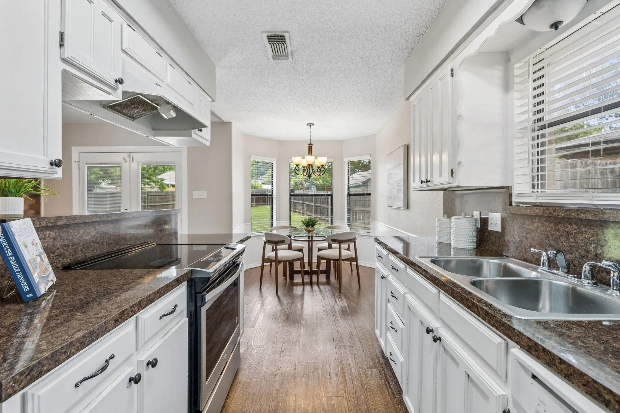 Single Family Residence For Sale in Tarrant County , 6308 Hunters Glen Drive, Watauga, Texas 76148, 3 Bedroom, 2 Bathroom, 2 Garage spaces, 1,174 Sqft, built in 1986, mls#21314634, Real Estate Agent in Watauga, Homes For Sale in Tarrant county, Homes For Sale in Watauga, Realtor in Watauga Texas, Real Estate Brokerage Independent Realty Texas, Luminita Cordes Realtor