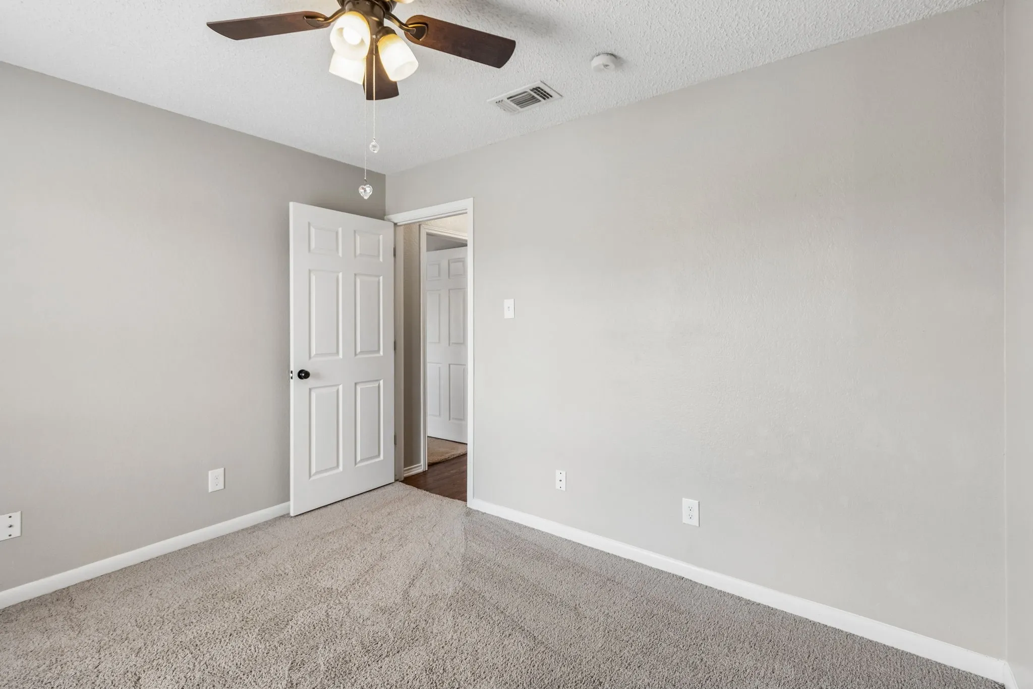 Single Family Residence For Sale in Tarrant County , 6308 Hunters Glen Drive, Watauga, Texas 76148, 3 Bedroom, 2 Bathroom, 2 Garage spaces, 1,174 Sqft, built in 1986, mls#21314634, Real Estate Agent in Watauga, Homes For Sale in Tarrant county, Homes For Sale in Watauga, Realtor in Watauga Texas, Real Estate Brokerage Independent Realty Texas, Luminita Cordes Realtor