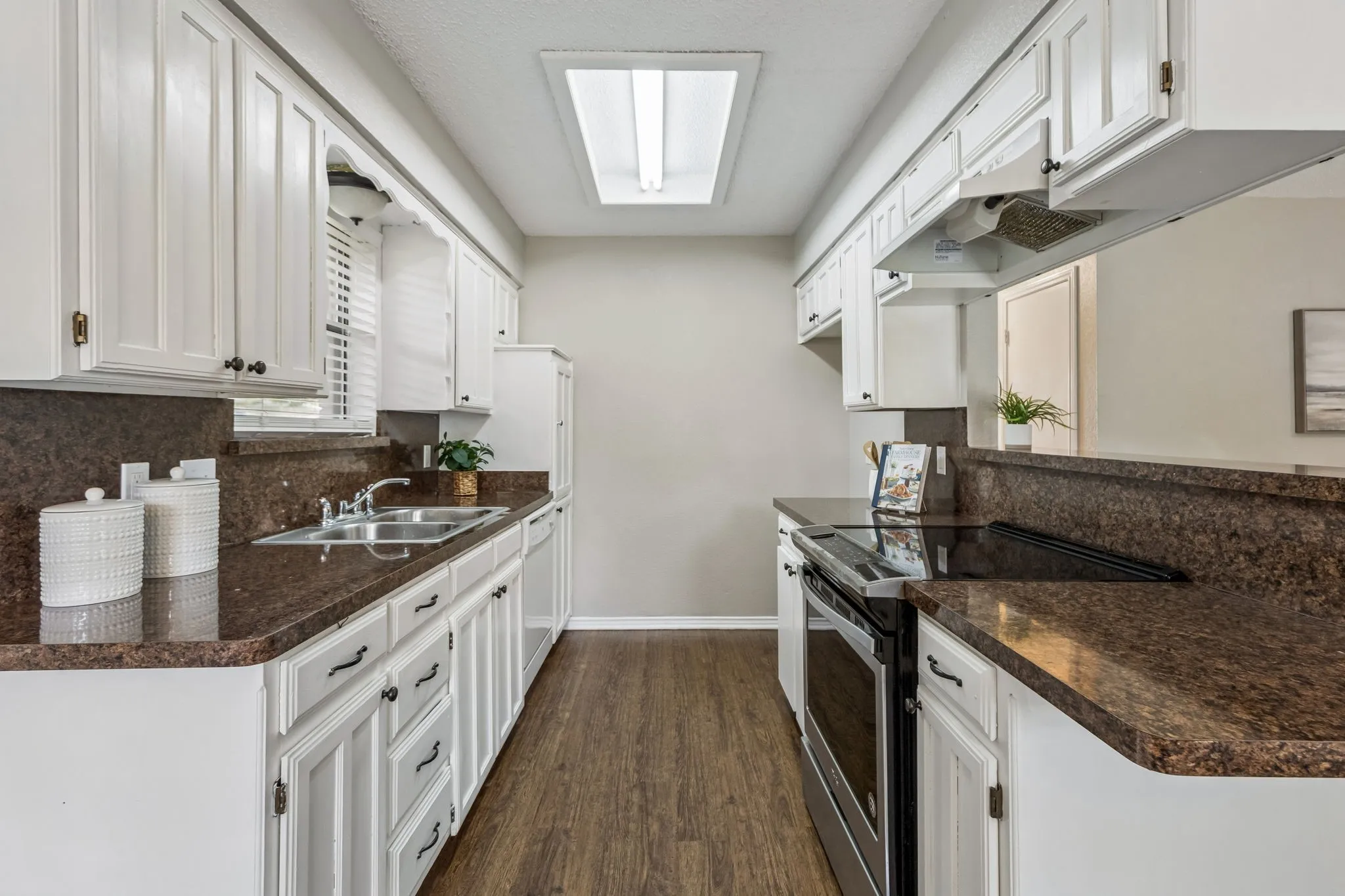 Single Family Residence For Sale in Tarrant County , 6308 Hunters Glen Drive, Watauga, Texas 76148, 3 Bedroom, 2 Bathroom, 2 Garage spaces, 1,174 Sqft, built in 1986, mls#21314634, Real Estate Agent in Watauga, Homes For Sale in Tarrant county, Homes For Sale in Watauga, Realtor in Watauga Texas, Real Estate Brokerage Independent Realty Texas, Luminita Cordes Realtor
