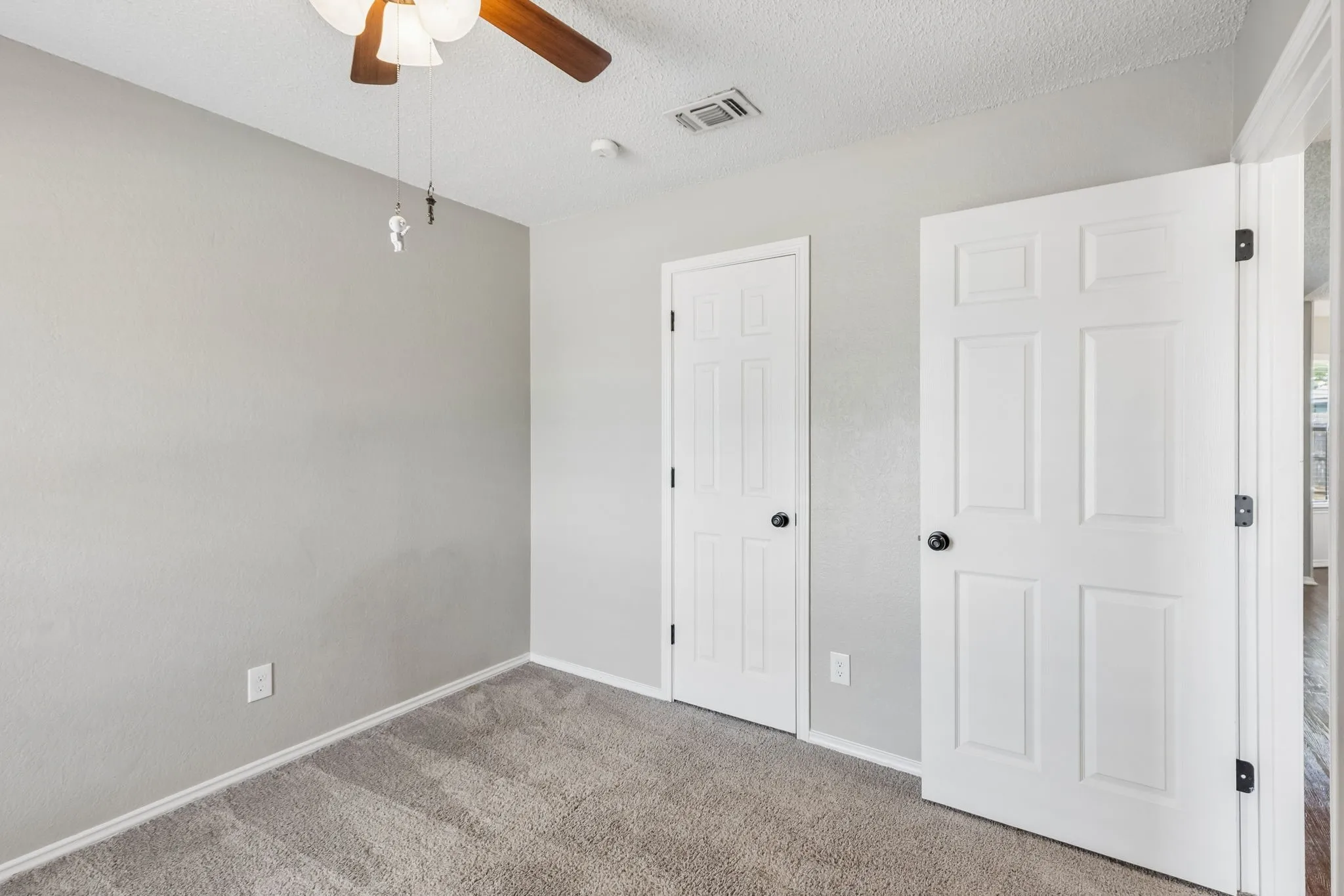 Single Family Residence For Sale in Tarrant County , 6308 Hunters Glen Drive, Watauga, Texas 76148, 3 Bedroom, 2 Bathroom, 2 Garage spaces, 1,174 Sqft, built in 1986, mls#21314634, Real Estate Agent in Watauga, Homes For Sale in Tarrant county, Homes For Sale in Watauga, Realtor in Watauga Texas, Real Estate Brokerage Independent Realty Texas, Luminita Cordes Realtor