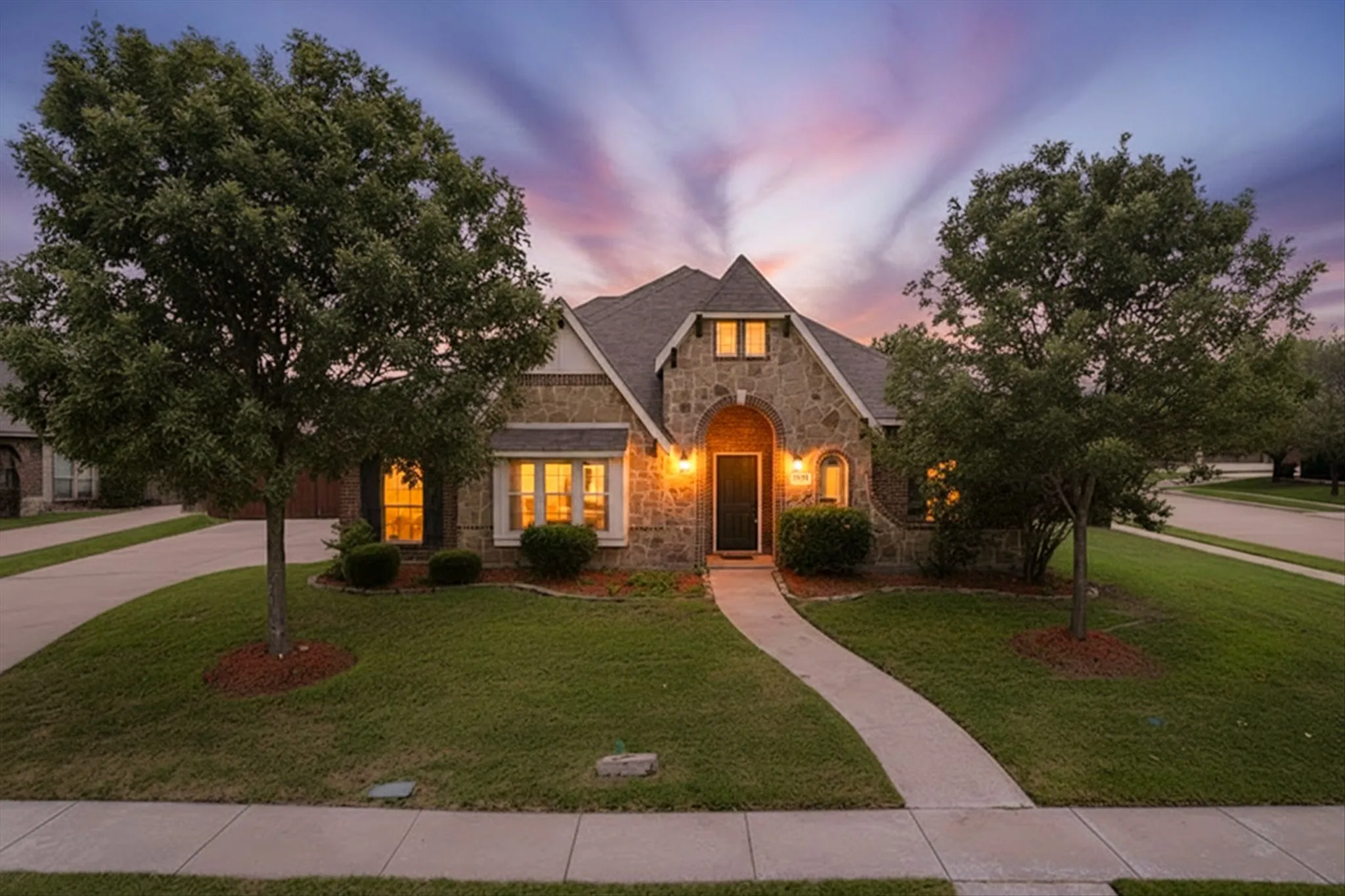 Single Family Residence For Sale in Ellis County , 6633 Meadow Glen Drive, Midlothian, Texas 76065, 4 Bedroom, 3 Bathroom, 2 Garage spaces, 2,769 Sqft, built in 2013, mls#21314549, Real Estate Agent in Midlothian, Homes For Sale in Ellis county, Homes For Sale in Midlothian, Realtor in Midlothian Texas, Real Estate Brokerage Independent Realty Texas, Luminita Cordes Realtor