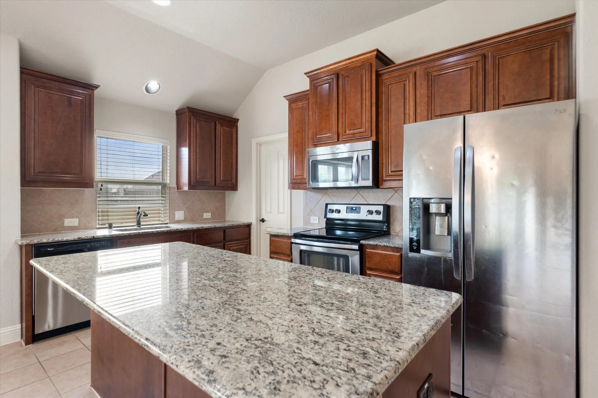 Kitchen with large island