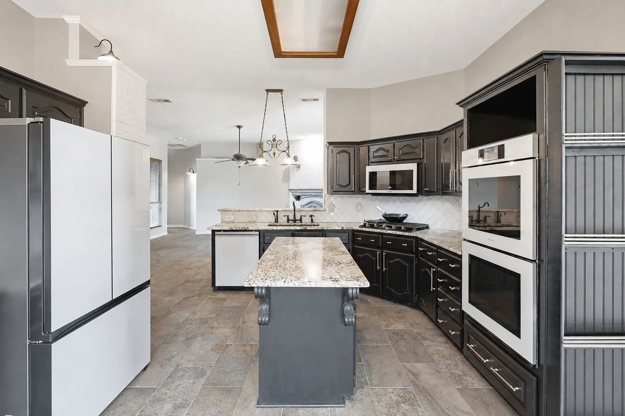 Single Family Residence For Sale in Collin County , 420 Brookwood Drive, Murphy, Texas 75094, 4 Bedroom, 3 Bathroom, 2 Garage spaces, 2,668 Sqft, built in 2001, mls#21312410, Real Estate Agent in Murphy, Homes For Sale in Collin county, Homes For Sale in Murphy, Realtor in Murphy Texas, Real Estate Brokerage Independent Realty Texas, Luminita Cordes Realtor