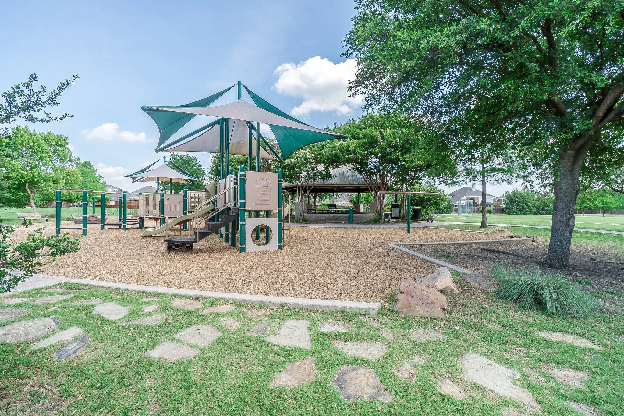 Single Family Residence For Sale in Collin County , 420 Brookwood Drive, Murphy, Texas 75094, 4 Bedroom, 3 Bathroom, 2 Garage spaces, 2,668 Sqft, built in 2001, mls#21312410, Real Estate Agent in Murphy, Homes For Sale in Collin county, Homes For Sale in Murphy, Realtor in Murphy Texas, Real Estate Brokerage Independent Realty Texas, Luminita Cordes Realtor