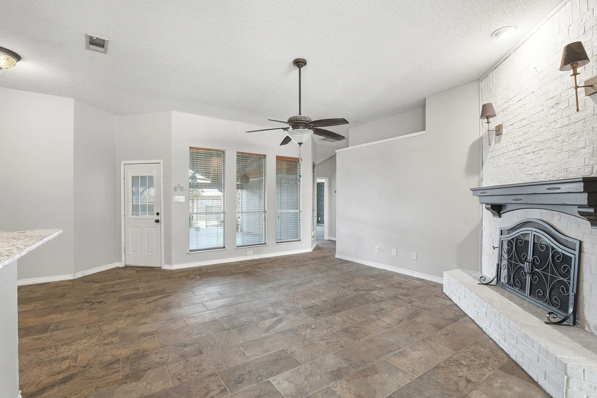 Single Family Residence For Sale in Collin County , 420 Brookwood Drive, Murphy, Texas 75094, 4 Bedroom, 3 Bathroom, 2 Garage spaces, 2,668 Sqft, built in 2001, mls#21312410, Real Estate Agent in Murphy, Homes For Sale in Collin county, Homes For Sale in Murphy, Realtor in Murphy Texas, Real Estate Brokerage Independent Realty Texas, Luminita Cordes Realtor