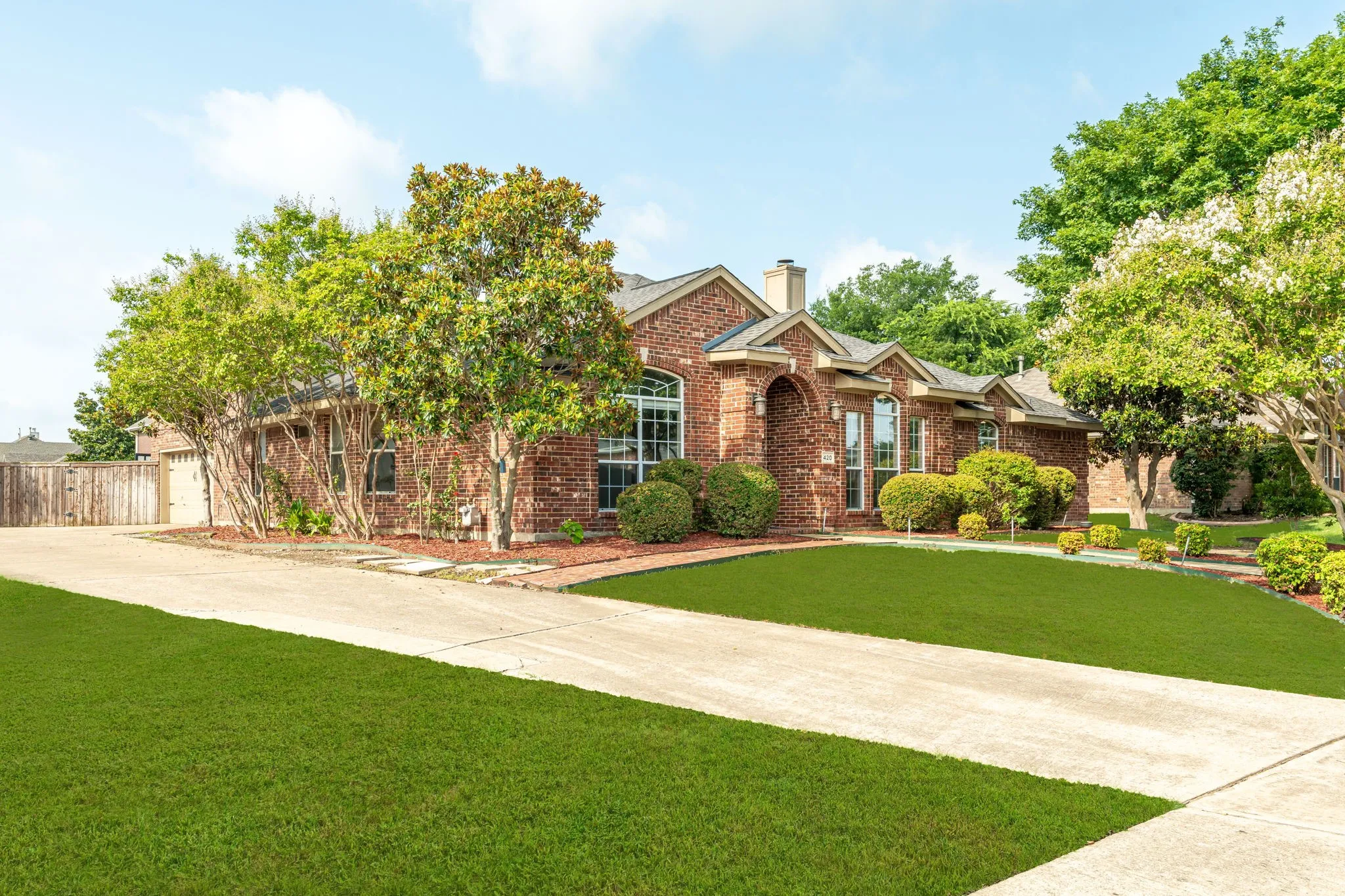 Single Family Residence For Sale in Collin County , 420 Brookwood Drive, Murphy, Texas 75094, 4 Bedroom, 3 Bathroom, 2 Garage spaces, 2,668 Sqft, built in 2001, mls#21312410, Real Estate Agent in Murphy, Homes For Sale in Collin county, Homes For Sale in Murphy, Realtor in Murphy Texas, Real Estate Brokerage Independent Realty Texas, Luminita Cordes Realtor