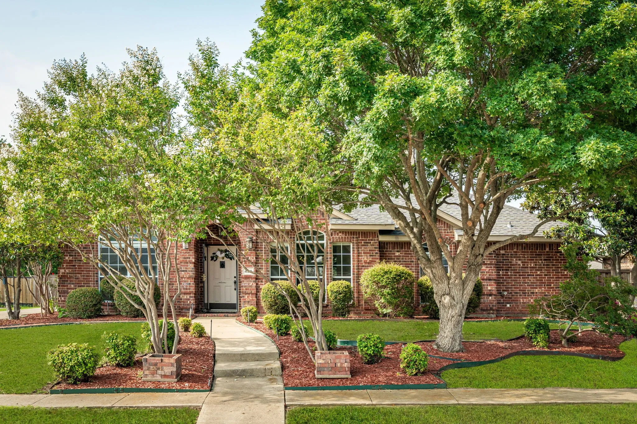Single Family Residence For Sale in Collin County , 420 Brookwood Drive, Murphy, Texas 75094, 4 Bedroom, 3 Bathroom, 2 Garage spaces, 2,668 Sqft, built in 2001, mls#21312410, Real Estate Agent in Murphy, Homes For Sale in Collin county, Homes For Sale in Murphy, Realtor in Murphy Texas, Real Estate Brokerage Independent Realty Texas, Luminita Cordes Realtor