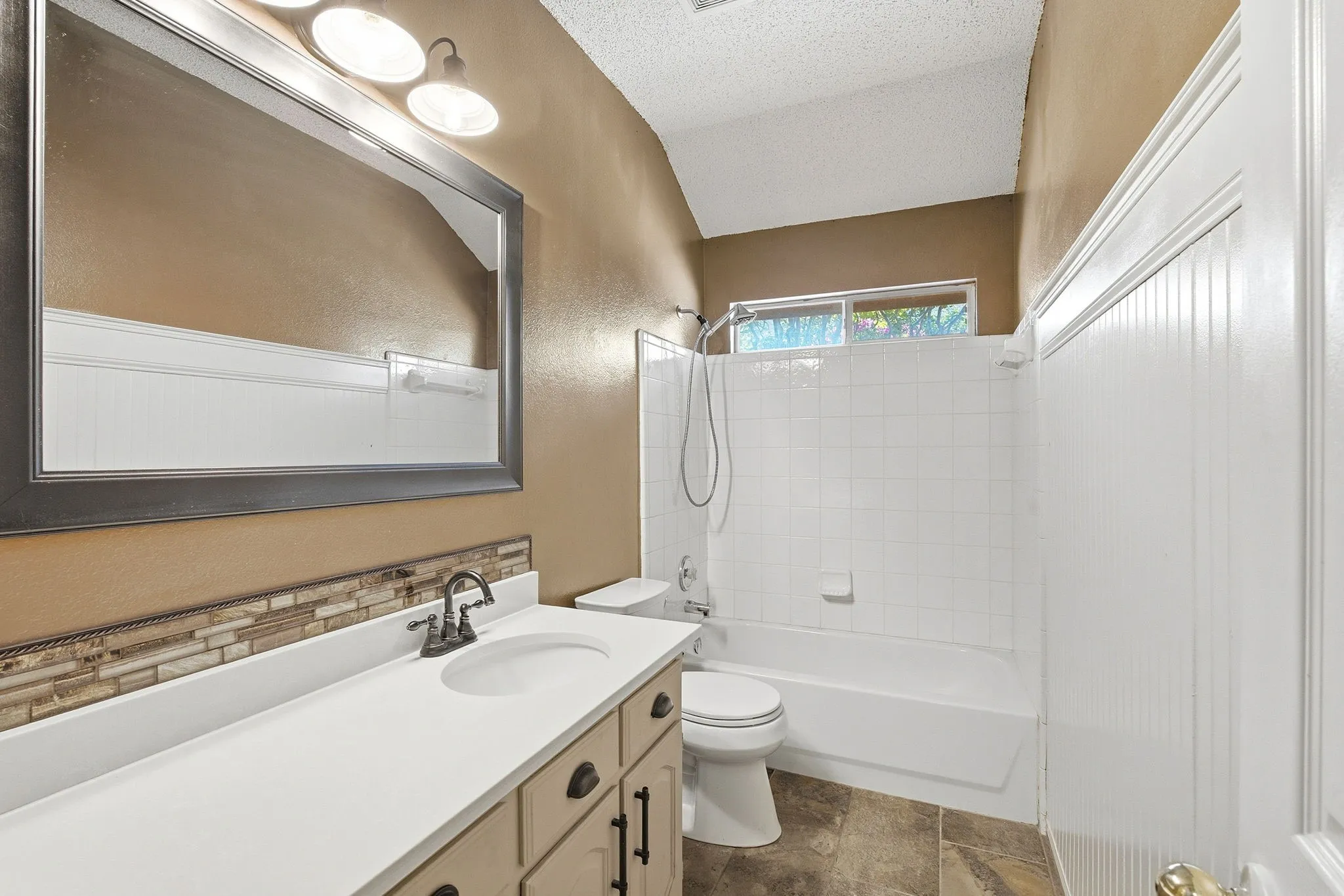 Single Family Residence For Sale in Collin County , 420 Brookwood Drive, Murphy, Texas 75094, 4 Bedroom, 3 Bathroom, 2 Garage spaces, 2,668 Sqft, built in 2001, mls#21312410, Real Estate Agent in Murphy, Homes For Sale in Collin county, Homes For Sale in Murphy, Realtor in Murphy Texas, Real Estate Brokerage Independent Realty Texas, Luminita Cordes Realtor