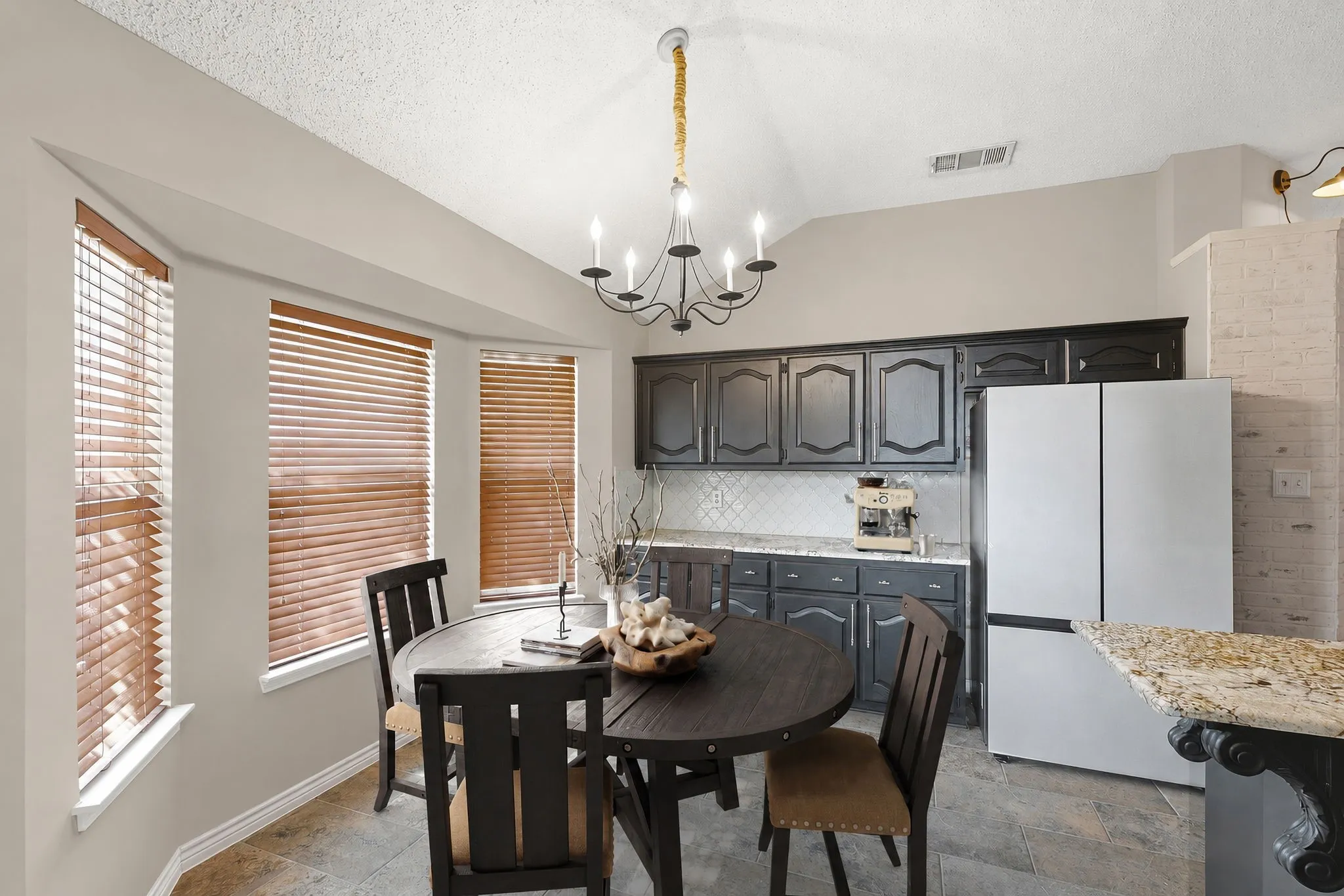 Single Family Residence For Sale in Collin County , 420 Brookwood Drive, Murphy, Texas 75094, 4 Bedroom, 3 Bathroom, 2 Garage spaces, 2,668 Sqft, built in 2001, mls#21312410, Real Estate Agent in Murphy, Homes For Sale in Collin county, Homes For Sale in Murphy, Realtor in Murphy Texas, Real Estate Brokerage Independent Realty Texas, Luminita Cordes Realtor