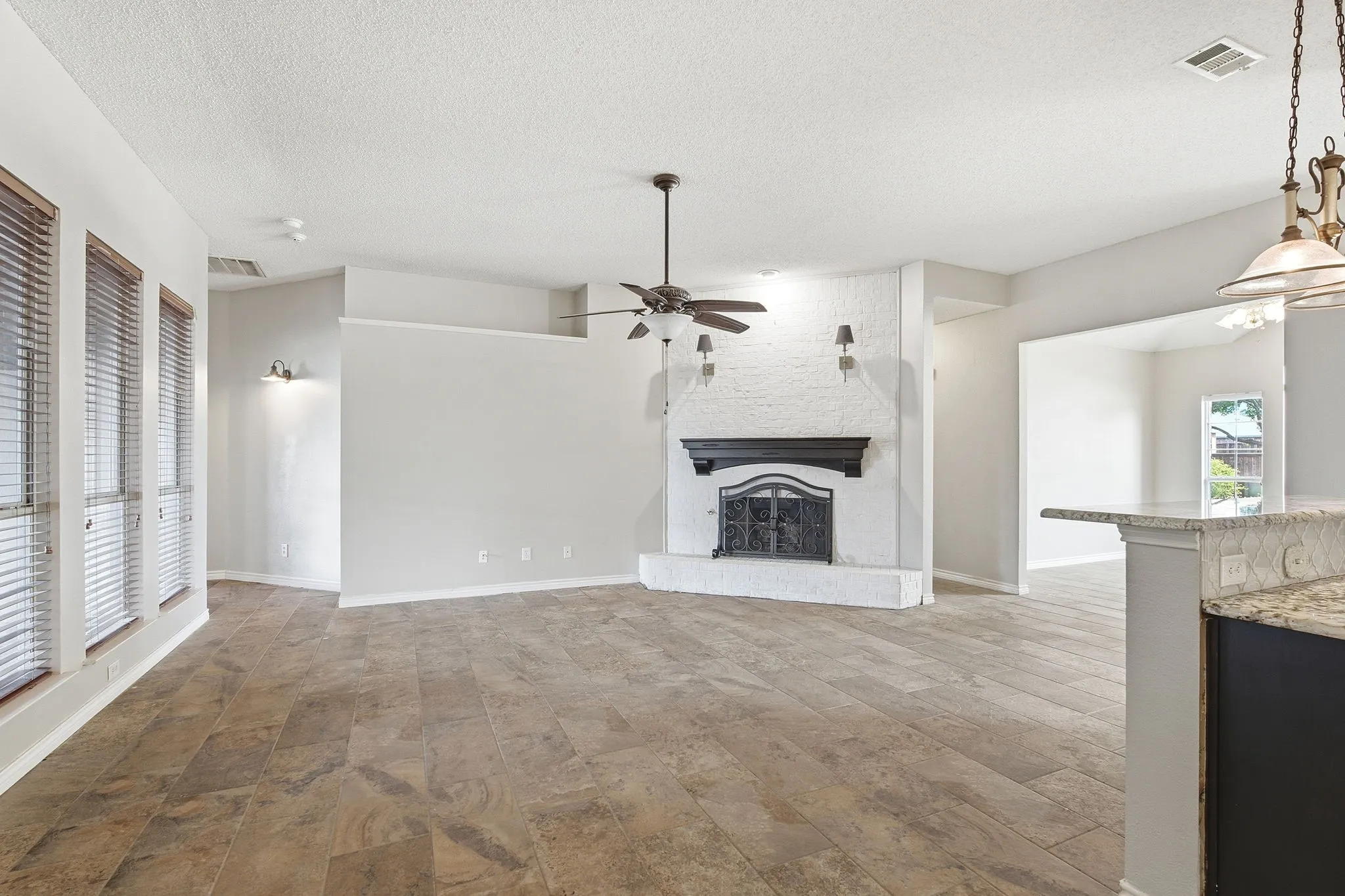 Single Family Residence For Sale in Collin County , 420 Brookwood Drive, Murphy, Texas 75094, 4 Bedroom, 3 Bathroom, 2 Garage spaces, 2,668 Sqft, built in 2001, mls#21312410, Real Estate Agent in Murphy, Homes For Sale in Collin county, Homes For Sale in Murphy, Realtor in Murphy Texas, Real Estate Brokerage Independent Realty Texas, Luminita Cordes Realtor
