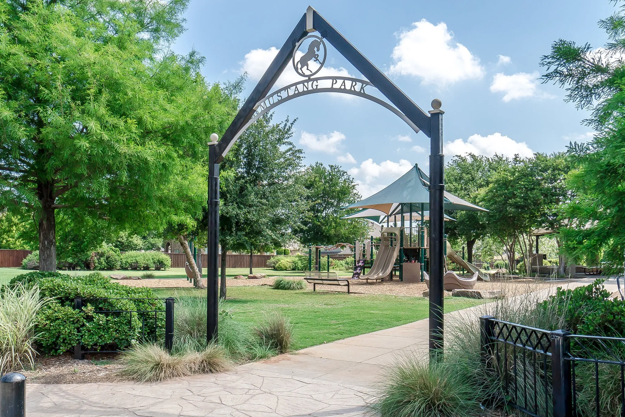 Single Family Residence For Sale in Collin County , 420 Brookwood Drive, Murphy, Texas 75094, 4 Bedroom, 3 Bathroom, 2 Garage spaces, 2,668 Sqft, built in 2001, mls#21312410, Real Estate Agent in Murphy, Homes For Sale in Collin county, Homes For Sale in Murphy, Realtor in Murphy Texas, Real Estate Brokerage Independent Realty Texas, Luminita Cordes Realtor