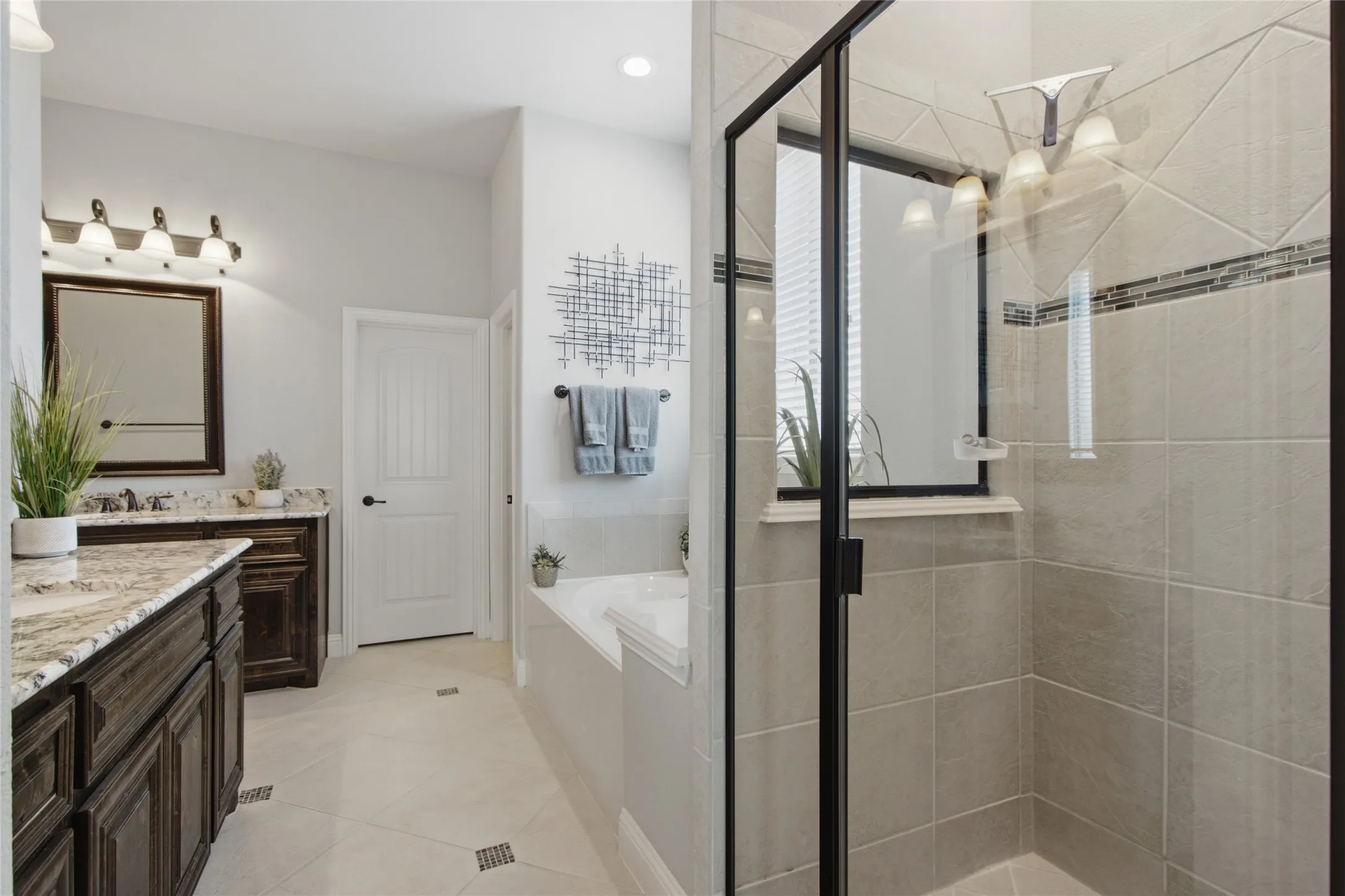 Single Family Residence For Sale in Denton County , 1332 Hudson Lane, Prosper, Texas 75078, 4 Bedroom, 4 Bathroom, 3 Garage spaces, 3,183 Sqft, built in 2016, mls#21313961, Real Estate Agent in Prosper, Homes For Sale in Denton county, Homes For Sale in Prosper, Realtor in Prosper Texas, Real Estate Brokerage Independent Realty Texas, Luminita Cordes Realtor