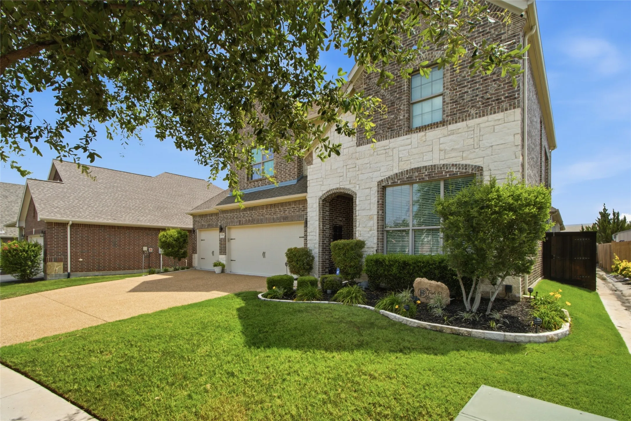 Single Family Residence For Sale in Denton County , 1332 Hudson Lane, Prosper, Texas 75078, 4 Bedroom, 4 Bathroom, 3 Garage spaces, 3,183 Sqft, built in 2016, mls#21313961, Real Estate Agent in Prosper, Homes For Sale in Denton county, Homes For Sale in Prosper, Realtor in Prosper Texas, Real Estate Brokerage Independent Realty Texas, Luminita Cordes Realtor