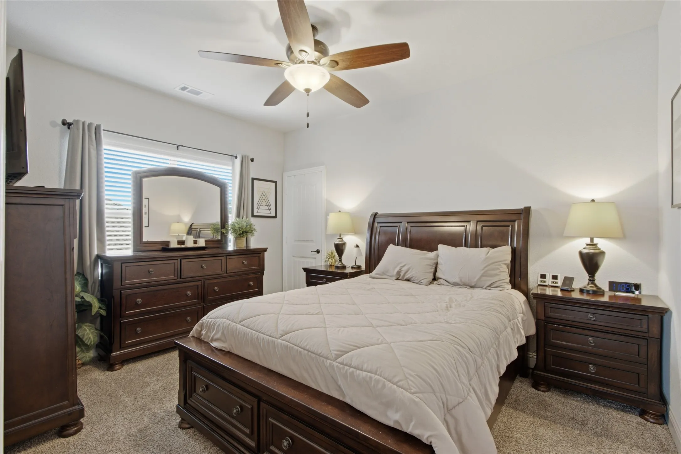 Single Family Residence For Sale in Denton County , 1332 Hudson Lane, Prosper, Texas 75078, 4 Bedroom, 4 Bathroom, 3 Garage spaces, 3,183 Sqft, built in 2016, mls#21313961, Real Estate Agent in Prosper, Homes For Sale in Denton county, Homes For Sale in Prosper, Realtor in Prosper Texas, Real Estate Brokerage Independent Realty Texas, Luminita Cordes Realtor