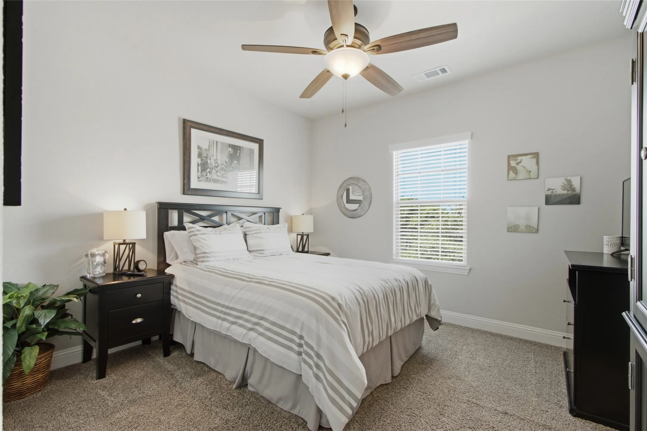 Single Family Residence For Sale in Denton County , 1332 Hudson Lane, Prosper, Texas 75078, 4 Bedroom, 4 Bathroom, 3 Garage spaces, 3,183 Sqft, built in 2016, mls#21313961, Real Estate Agent in Prosper, Homes For Sale in Denton county, Homes For Sale in Prosper, Realtor in Prosper Texas, Real Estate Brokerage Independent Realty Texas, Luminita Cordes Realtor