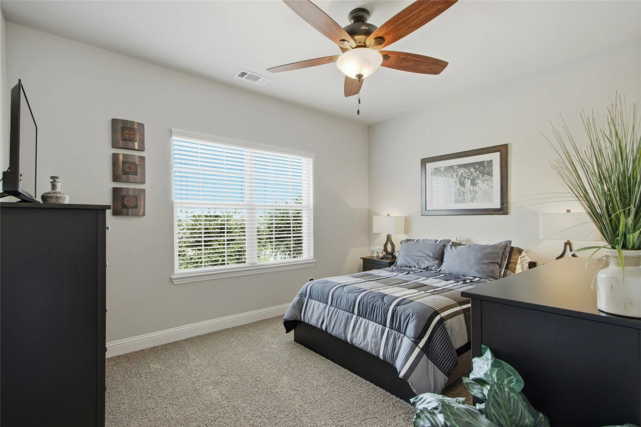Single Family Residence For Sale in Denton County , 1332 Hudson Lane, Prosper, Texas 75078, 4 Bedroom, 4 Bathroom, 3 Garage spaces, 3,183 Sqft, built in 2016, mls#21313961, Real Estate Agent in Prosper, Homes For Sale in Denton county, Homes For Sale in Prosper, Realtor in Prosper Texas, Real Estate Brokerage Independent Realty Texas, Luminita Cordes Realtor