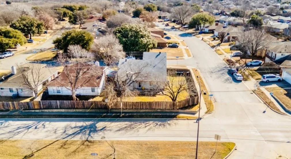 Single Family Residence For Sale in Tarrant County , 5808 Caprock Drive, Arlington, Texas 76018, 3 Bedroom, 4 Bathroom, 2 Garage spaces, 1,980 Sqft, built in 1992, mls#21297301, Real Estate Agent in Arlington, Homes For Sale in Tarrant county, Homes For Sale in Arlington, Realtor in Arlington Texas, Real Estate Brokerage Independent Realty Texas, Luminita Cordes Realtor