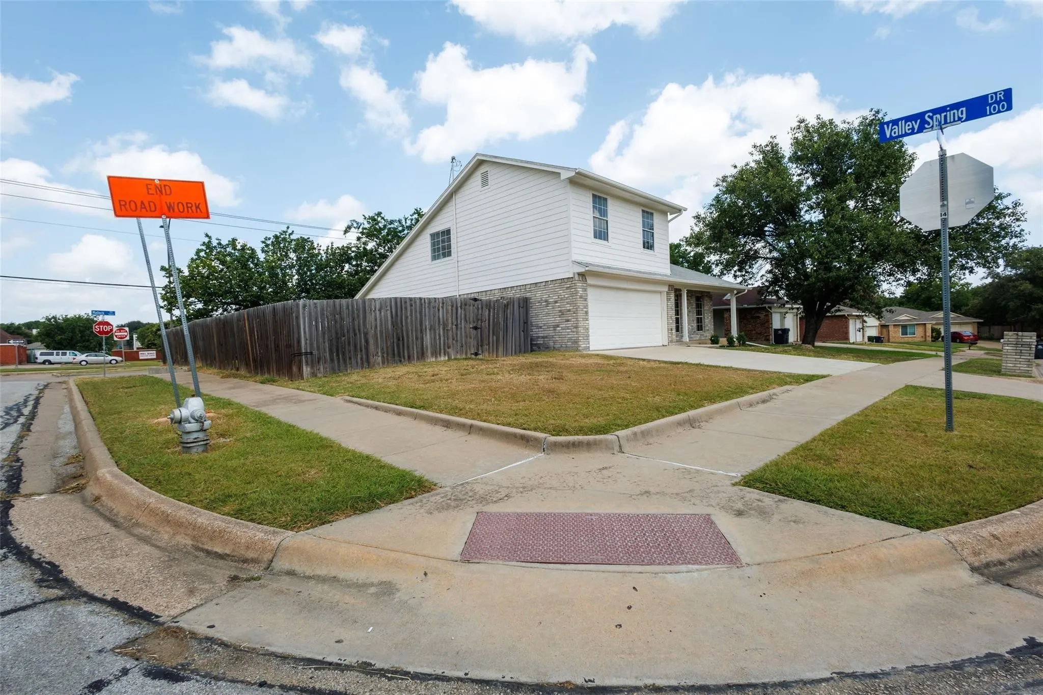 Single Family Residence For Sale in Tarrant County , 5808 Caprock Drive, Arlington, Texas 76018, 3 Bedroom, 4 Bathroom, 2 Garage spaces, 1,980 Sqft, built in 1992, mls#21297301, Real Estate Agent in Arlington, Homes For Sale in Tarrant county, Homes For Sale in Arlington, Realtor in Arlington Texas, Real Estate Brokerage Independent Realty Texas, Luminita Cordes Realtor