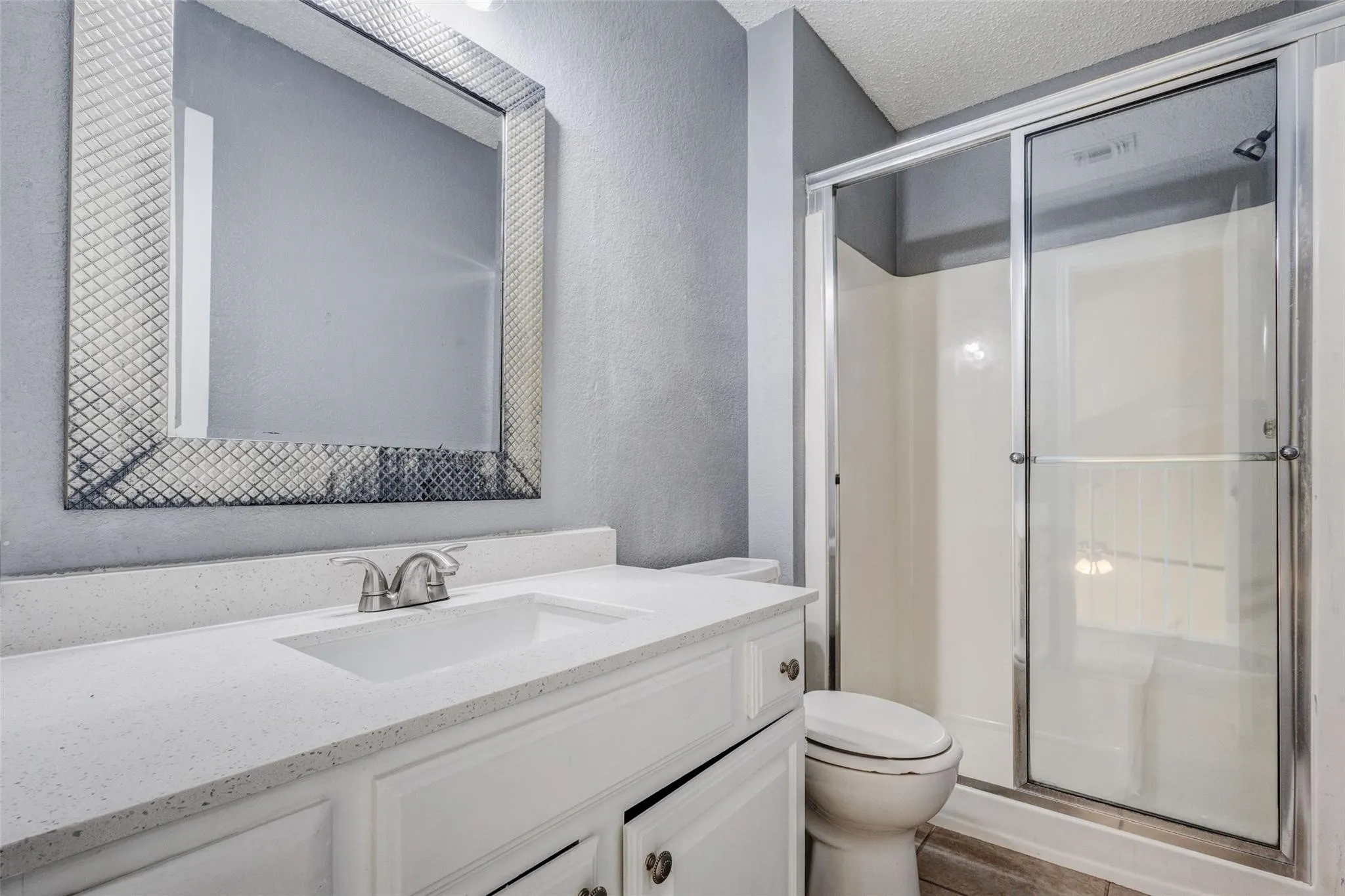 Single Family Residence For Sale in Tarrant County , 5808 Caprock Drive, Arlington, Texas 76018, 3 Bedroom, 4 Bathroom, 2 Garage spaces, 1,980 Sqft, built in 1992, mls#21297301, Real Estate Agent in Arlington, Homes For Sale in Tarrant county, Homes For Sale in Arlington, Realtor in Arlington Texas, Real Estate Brokerage Independent Realty Texas, Luminita Cordes Realtor