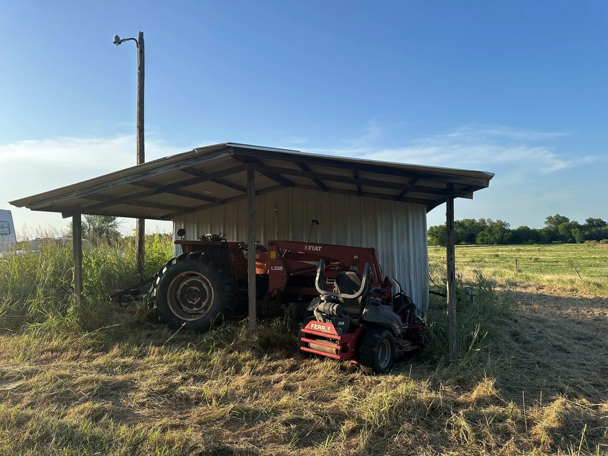 Small loafing shed