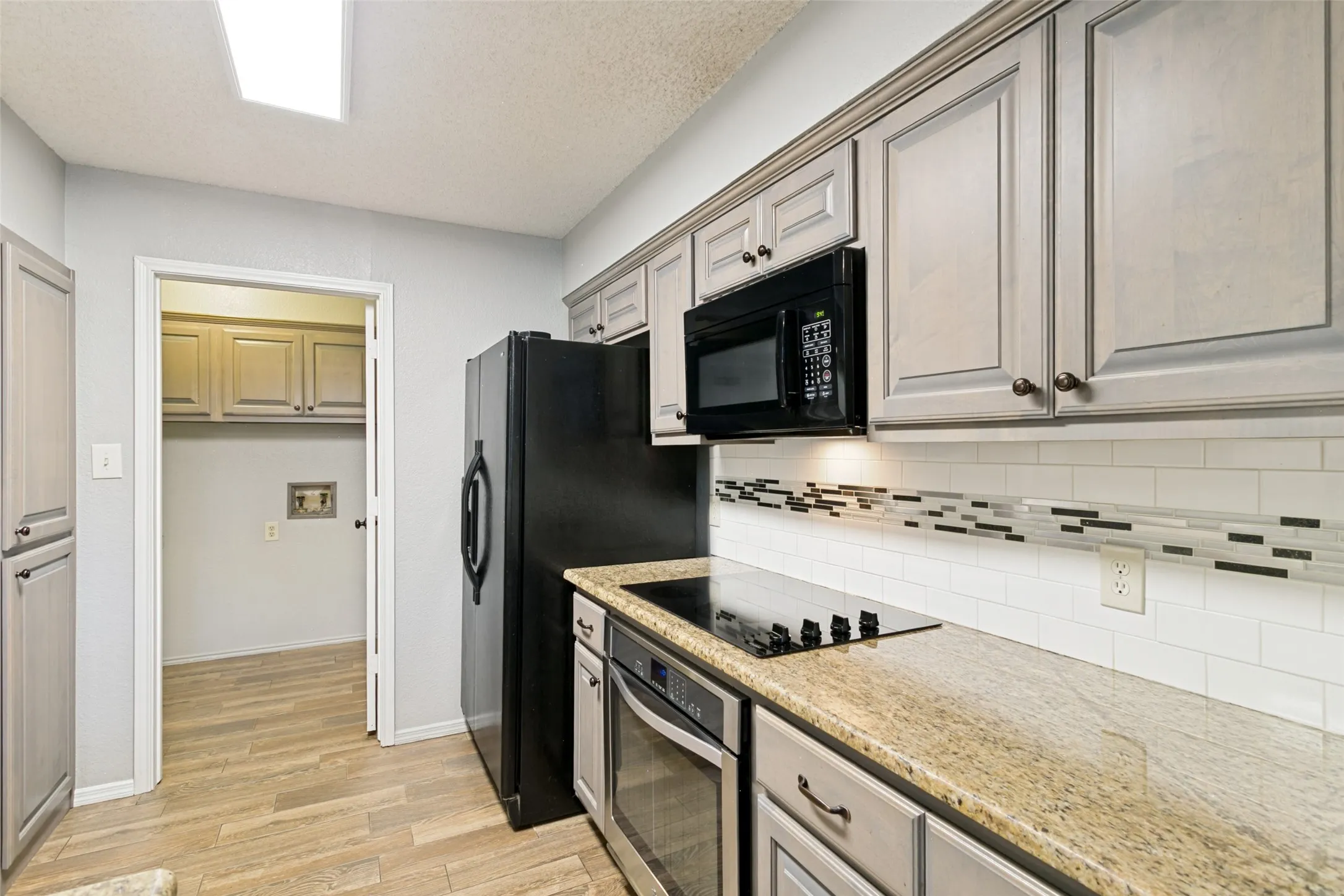 Single Family Residence For Sale in Tarrant County , 1103 Appleton Drive, Mansfield, Texas 76063, 3 Bedroom, 2 Bathroom, 2 Garage spaces, 1,547 Sqft, built in 1987, Price $339,900, mls#21314050, Real Estate Agent in Mansfield, Homes For Sale in Tarrant county, Homes For Sale in Mansfield, Realtor in Mansfield Texas, Real Estate Brokerage Independent Realty Texas, Luminita Cordes Realtor