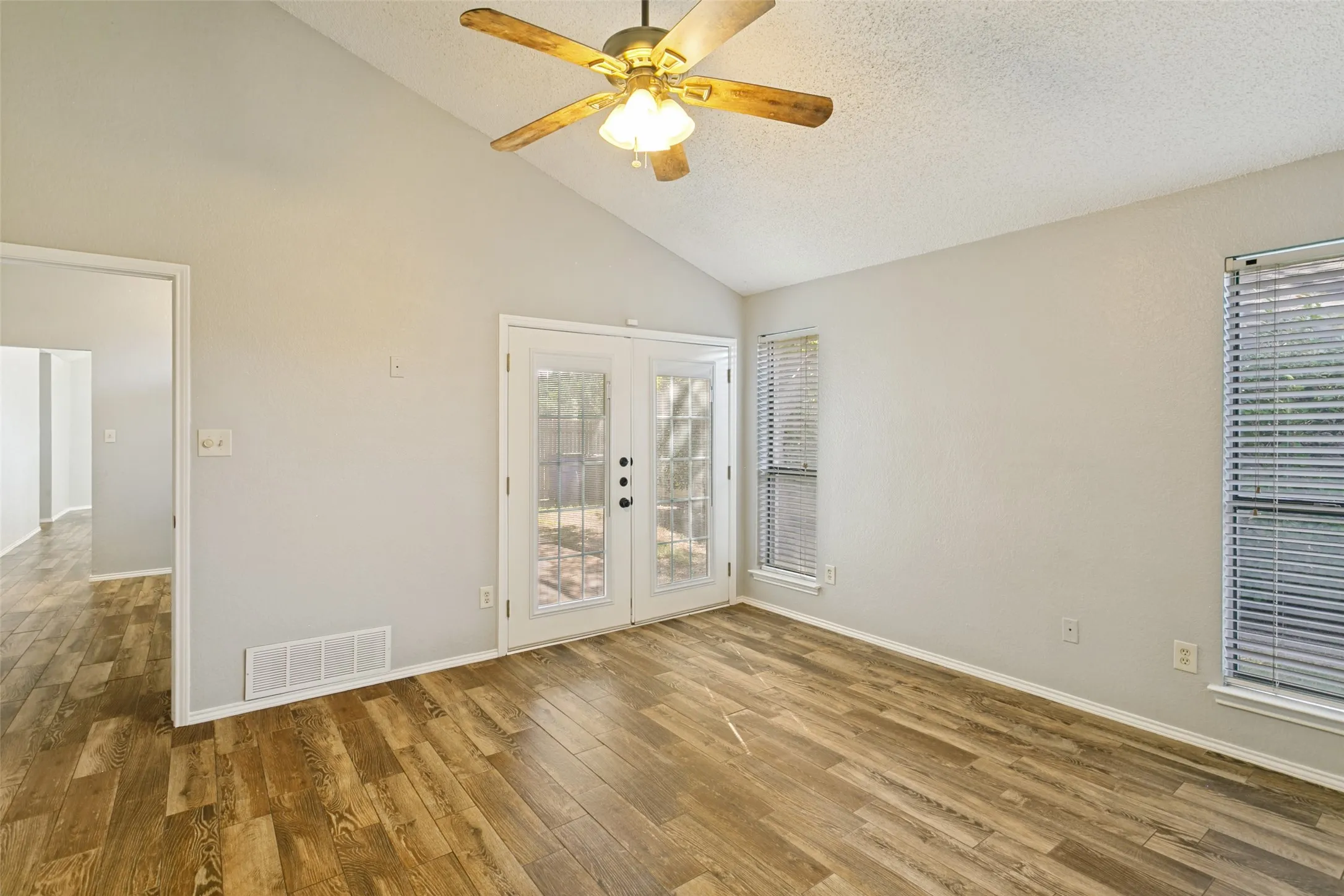 Single Family Residence For Sale in Tarrant County , 1103 Appleton Drive, Mansfield, Texas 76063, 3 Bedroom, 2 Bathroom, 2 Garage spaces, 1,547 Sqft, built in 1987, Price $339,900, mls#21314050, Real Estate Agent in Mansfield, Homes For Sale in Tarrant county, Homes For Sale in Mansfield, Realtor in Mansfield Texas, Real Estate Brokerage Independent Realty Texas, Luminita Cordes Realtor